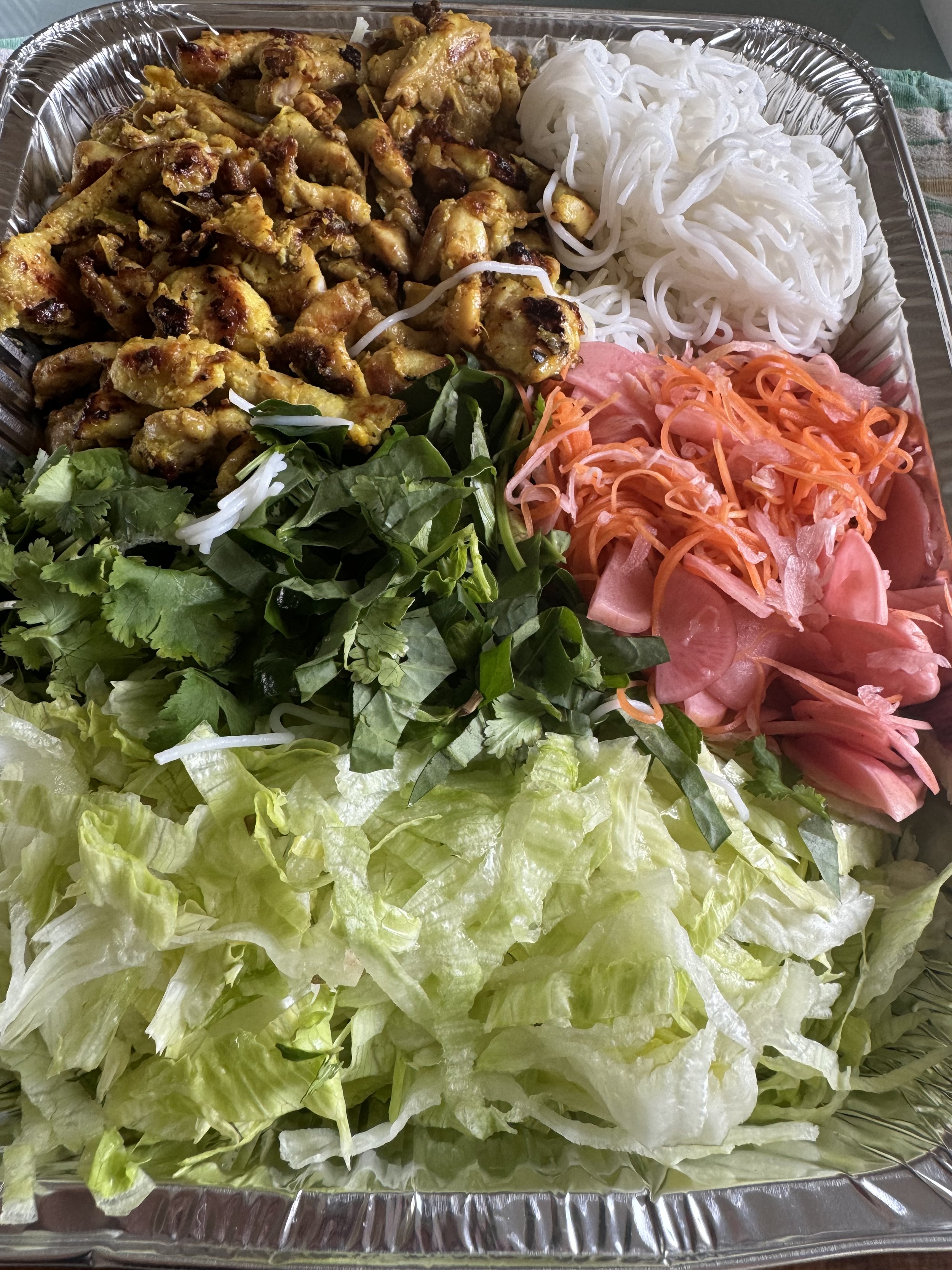 Lemongrass chicken salad (GF)