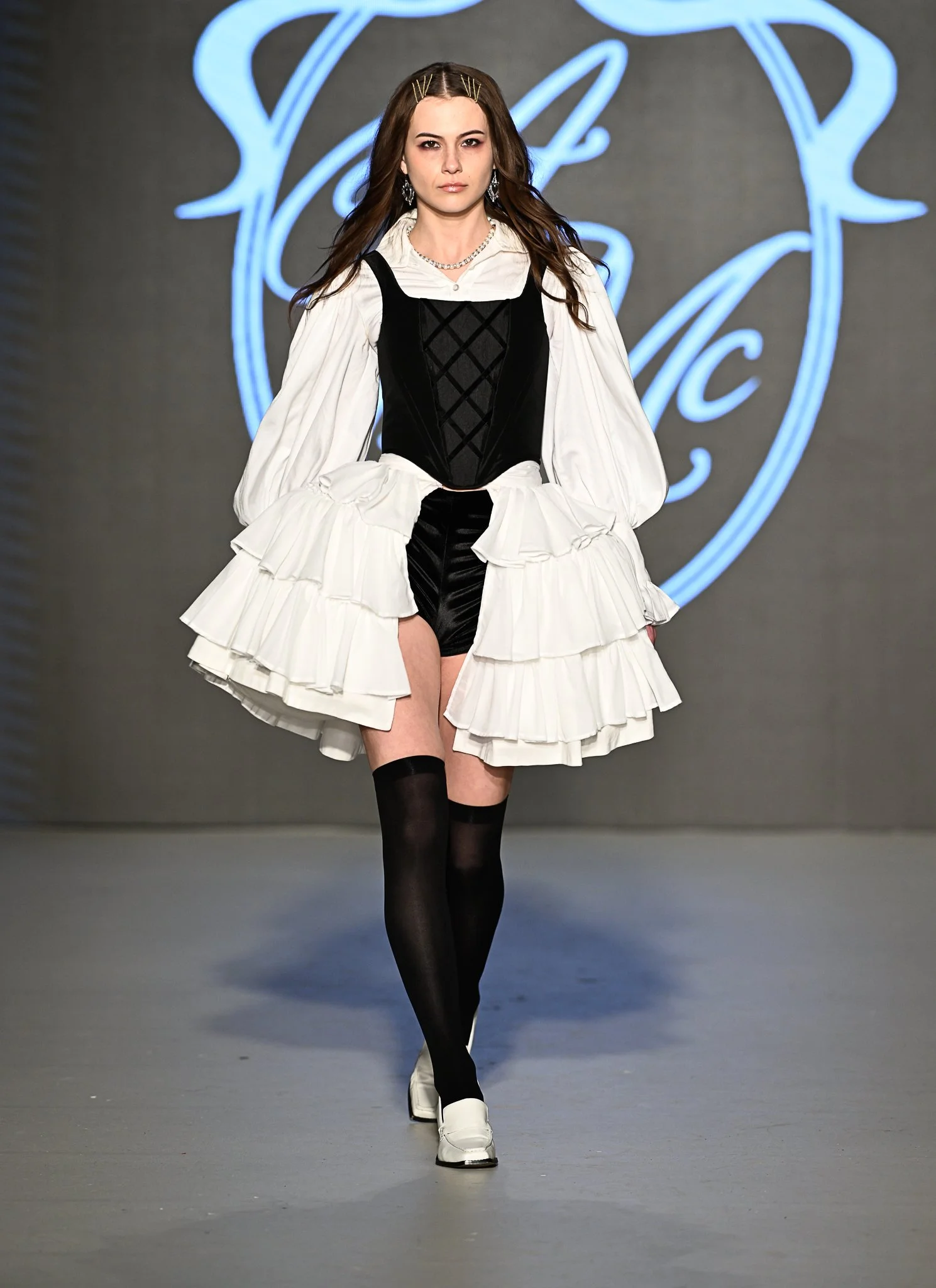 Look 6 worn by Jayden