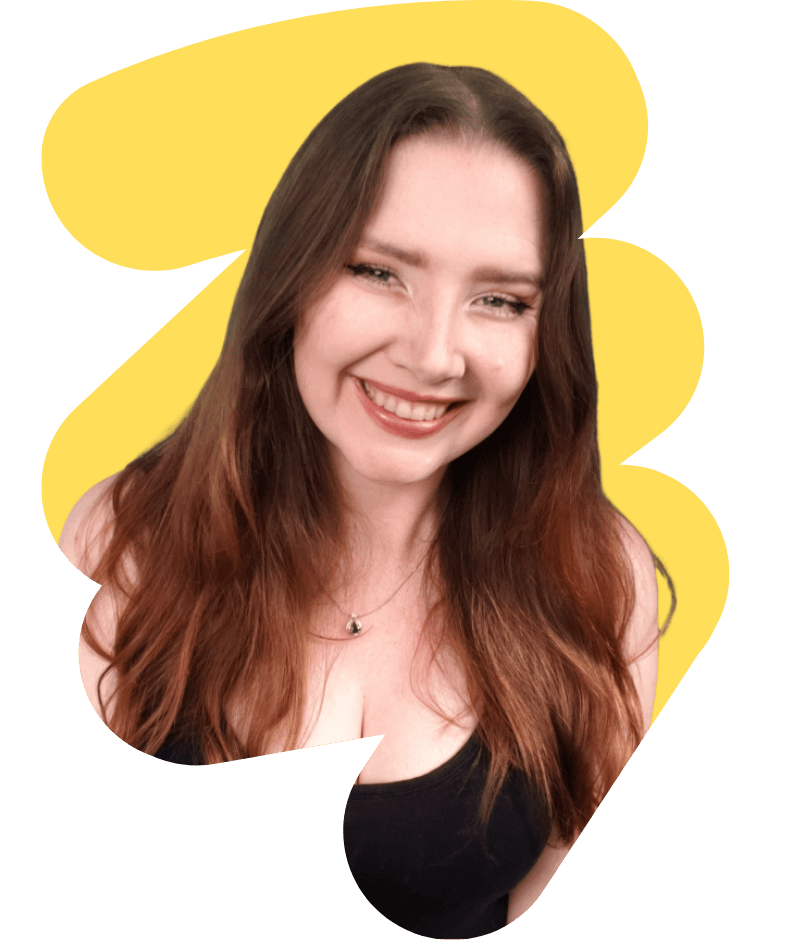 a selfie photo of Laura, the self employed owner of social media content creation company, Ddraig Digital