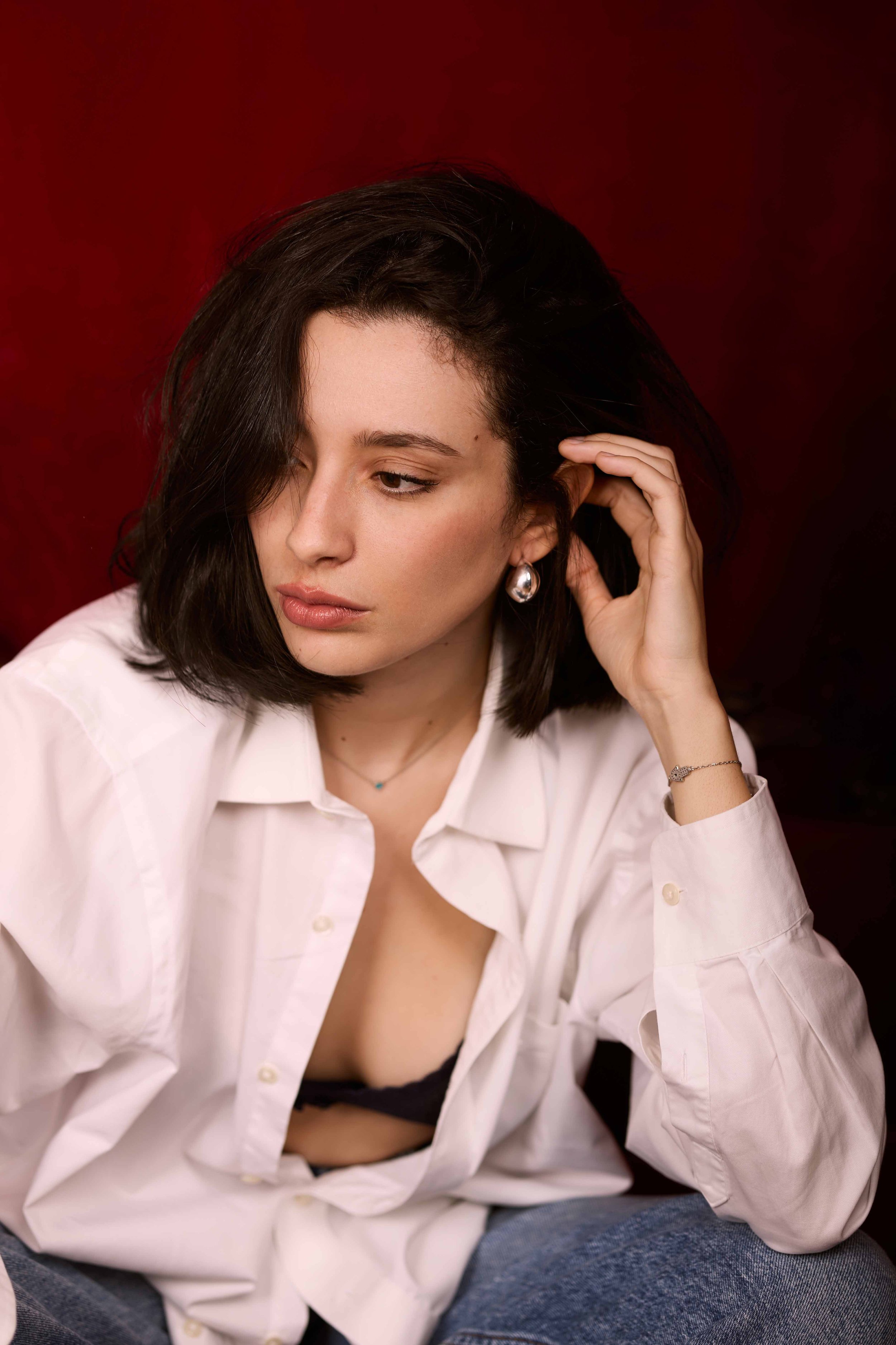 Amina__I2A1825_v00_yl.jpg