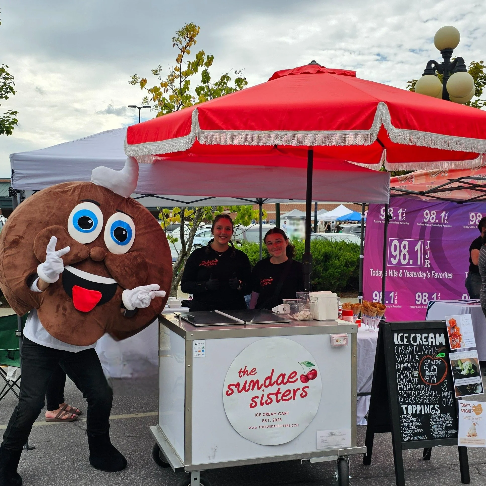 The Rutland Whoopie Pie Fest was wonderful this past weekend!  So many people wandered through, and it was a great time to enjoy our community. 

To celebrate fall, we had our delicious caramel apple sundae on the menu, topped with a caramel apple wh