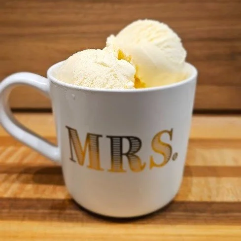 From one Mrs. to another&hellip; you deserve the sweet treat. 💕🍦

Speaking of weddings...did you know that you can book us as your dessert vendor for your Welcome Party, Rehearsal Dinner, Reception or event LATE NIGHT?!?

www.thesundaesisters.com

