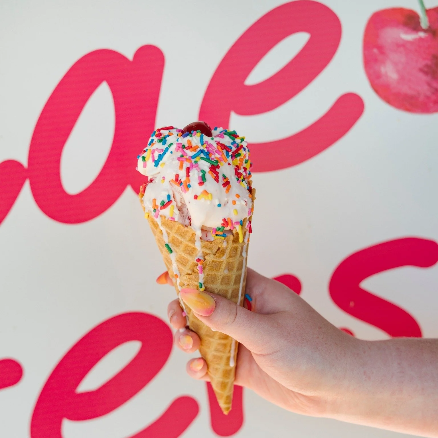 We are open today (Sunday, 8/30) from 12-8pm in both locations!

You can find us at our lakeside shop at @lakebomoseenlodge and our trailer is in Rutland at Taylor Square (the same plaza as Goodwill). 

Photo Credit: @colettekuligphotography 

#Vermo