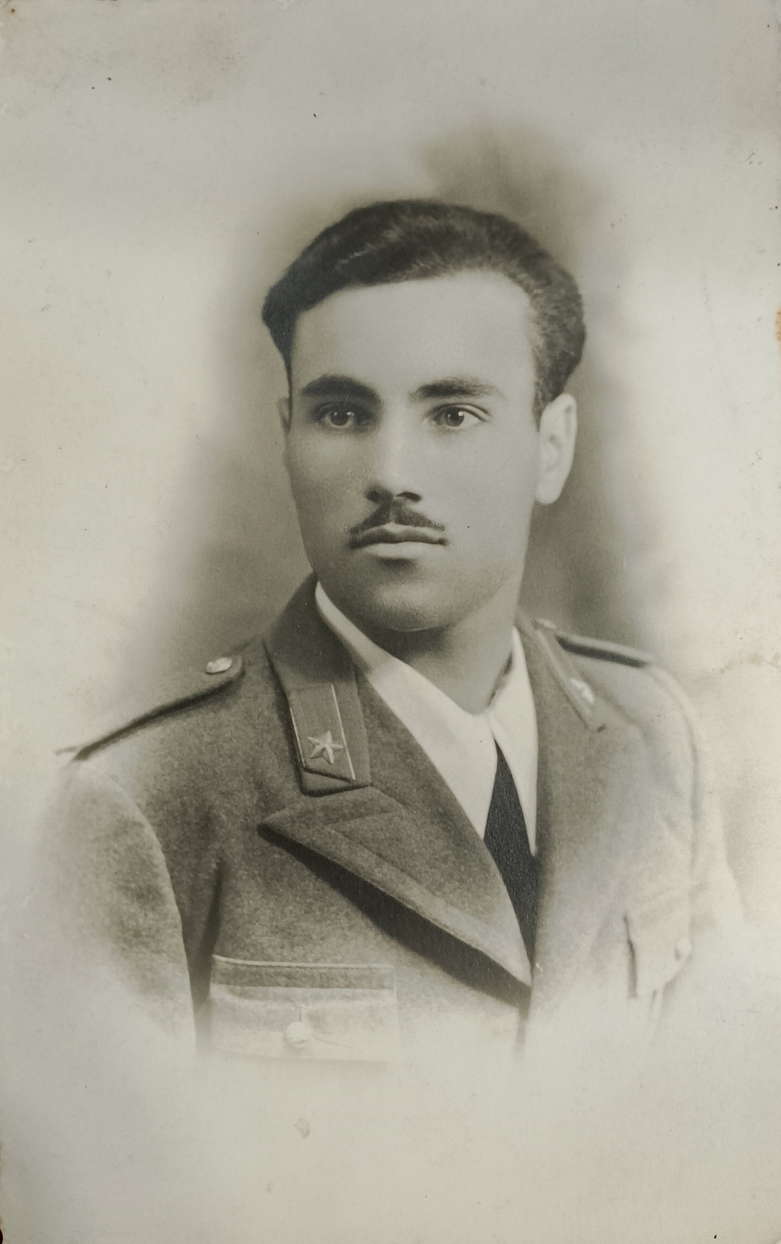 Giuseppe Pappalardo (1940) ritratto all’epoca del servizio di leva.