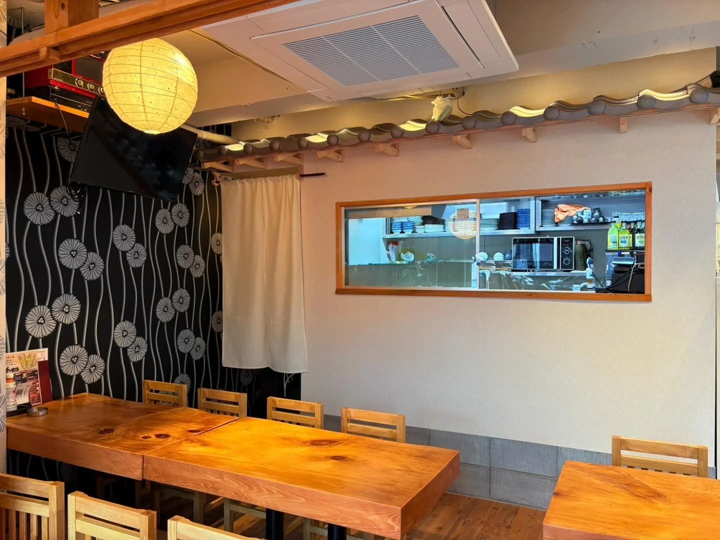 新橋 居酒屋  
………内装工事&デザイン………
Designed by  @roots.house_design 
和のテイストを基調とした内装デザインとなっております
.
.
.
.
.
.
.
.
.
.
.
.
.
.
#RootsHouse
#店舗 #店舗内装 #内装工事 #施工事例 
#内装デザイン  #設計施工 #店舗リノベーション 
#storedesign #interiordesign