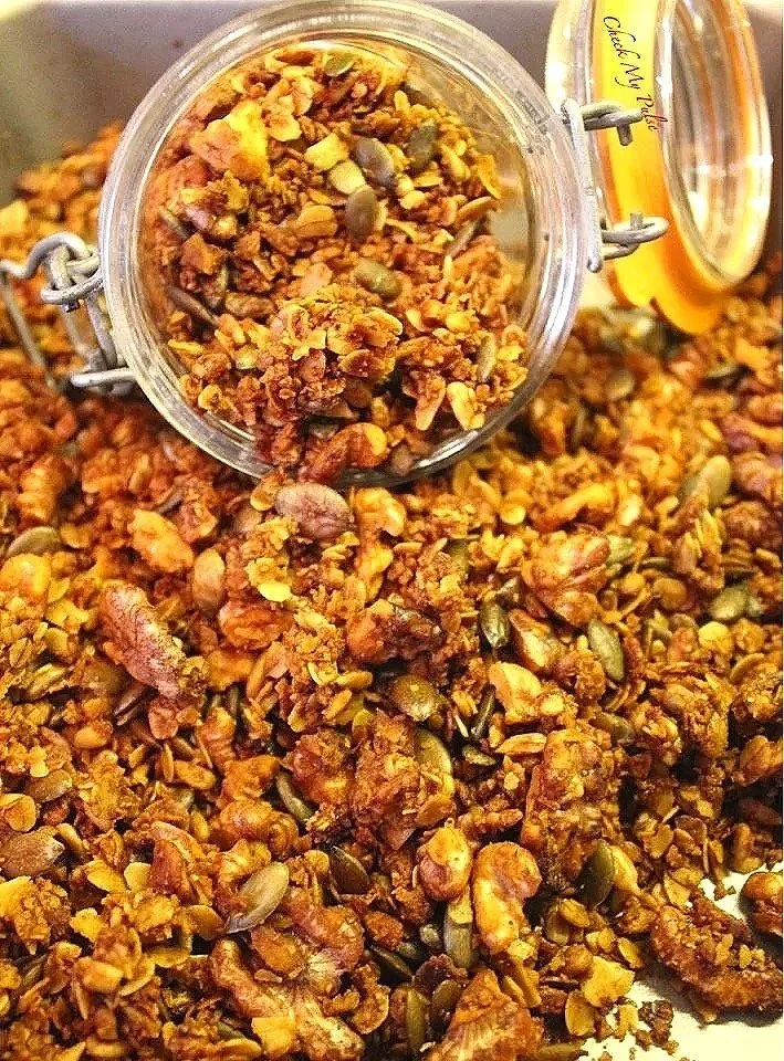 Healthy Homemade Granola (vegan and gluten free)