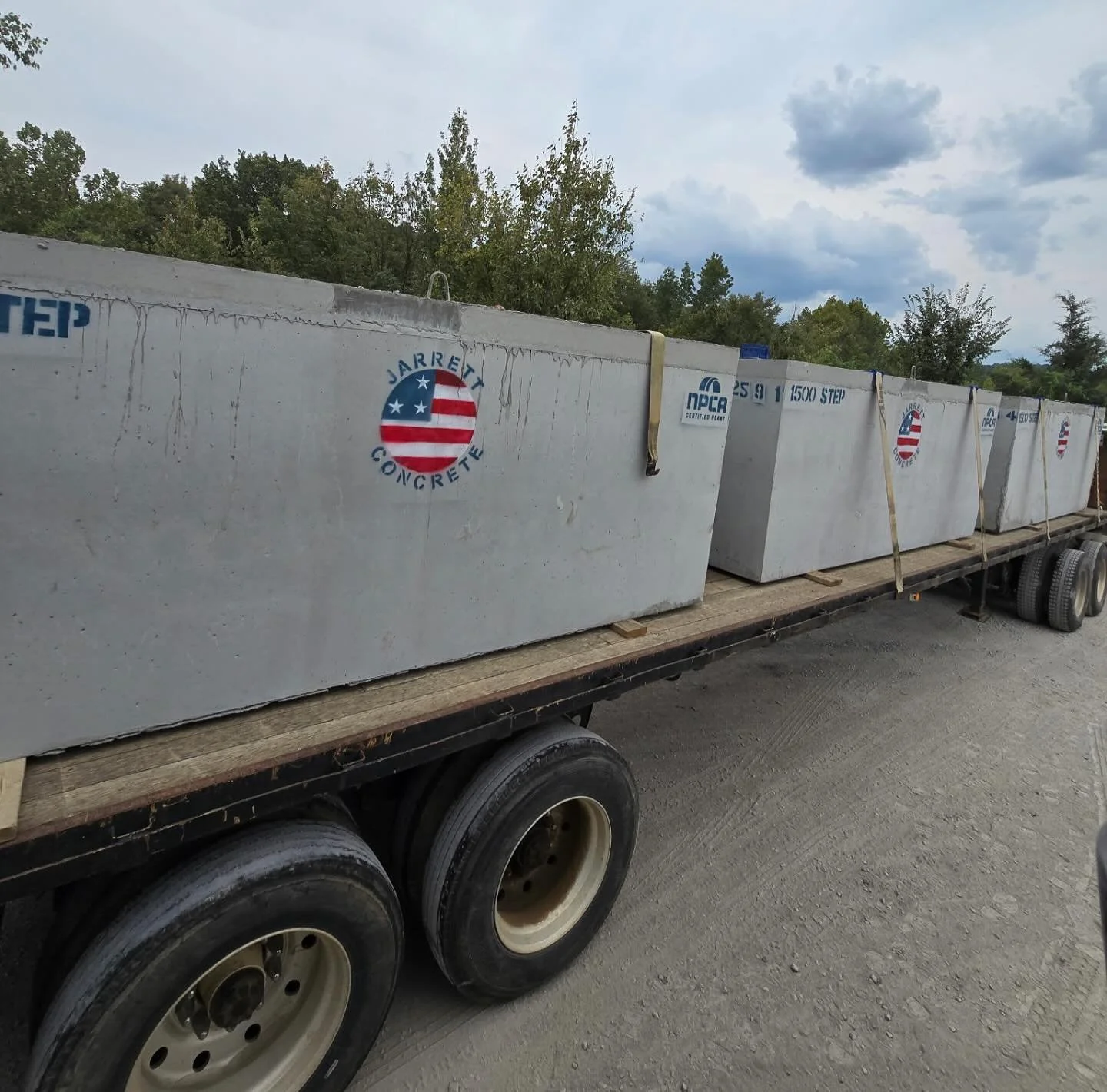 🚚💪 Rolling out strength you can count on!
Another load of Jarrett Concrete heading to the job site &ndash; built to spec, NPCA-certified, and delivered on time.

From custom precast solutions to standard structures, we&rsquo;re keeping projects acr