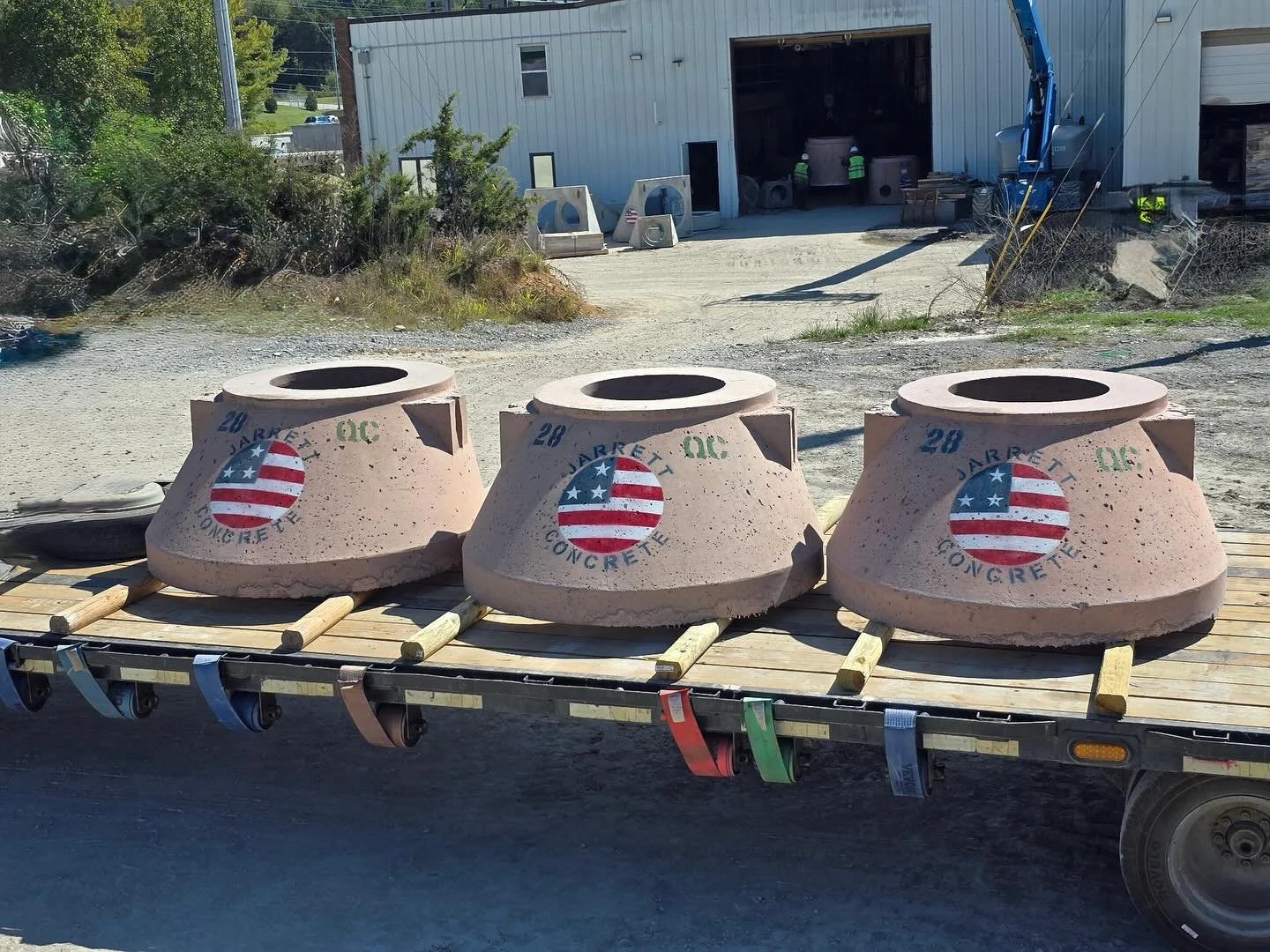 Rolling out the strength of America&mdash;one cone at a time. 💪🇺🇸
Proudly made with quality, proudly made local.
#ConcreteStrong #BuiltToLast #AmericanMade #jarrettconcreteproducts