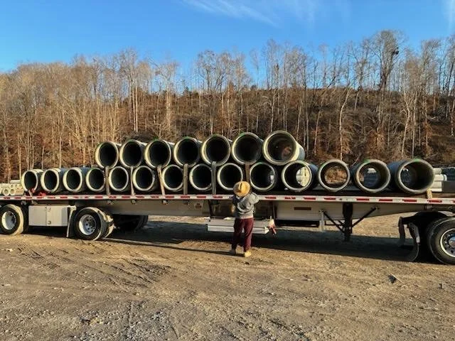 No shortcuts. No excuses.
Just real work that keeps the world running.
Tag someone who&rsquo;d tap out before the first strap is tightened. 💪🚛🔥

#JarrettConcrete #BuiltDifferent #BlueCollarPride #ConcreteLife #HardWorkCrew #ConstructionNation #Wor