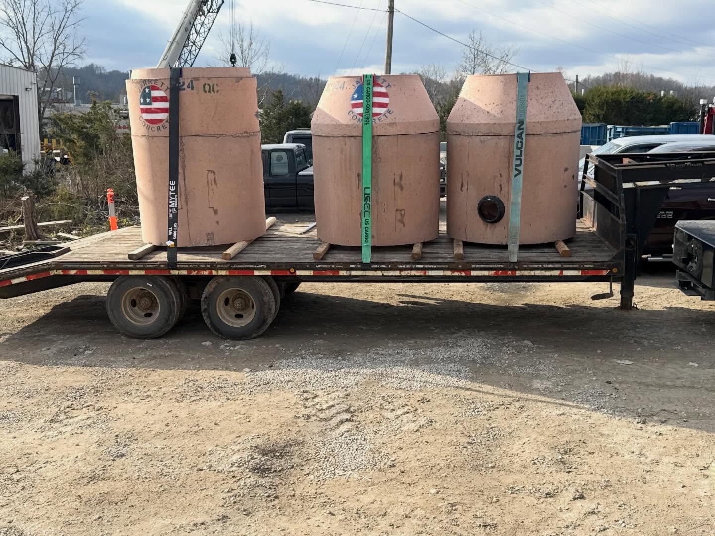 Strapped tighter than that budget after Christmas shopping 🎄💸
But hey&hellip; that load isn&rsquo;t going ANYWHERE. 😅

#ConcreteLife #HaulingHeavy #ConstructionHumor #TNConstruction