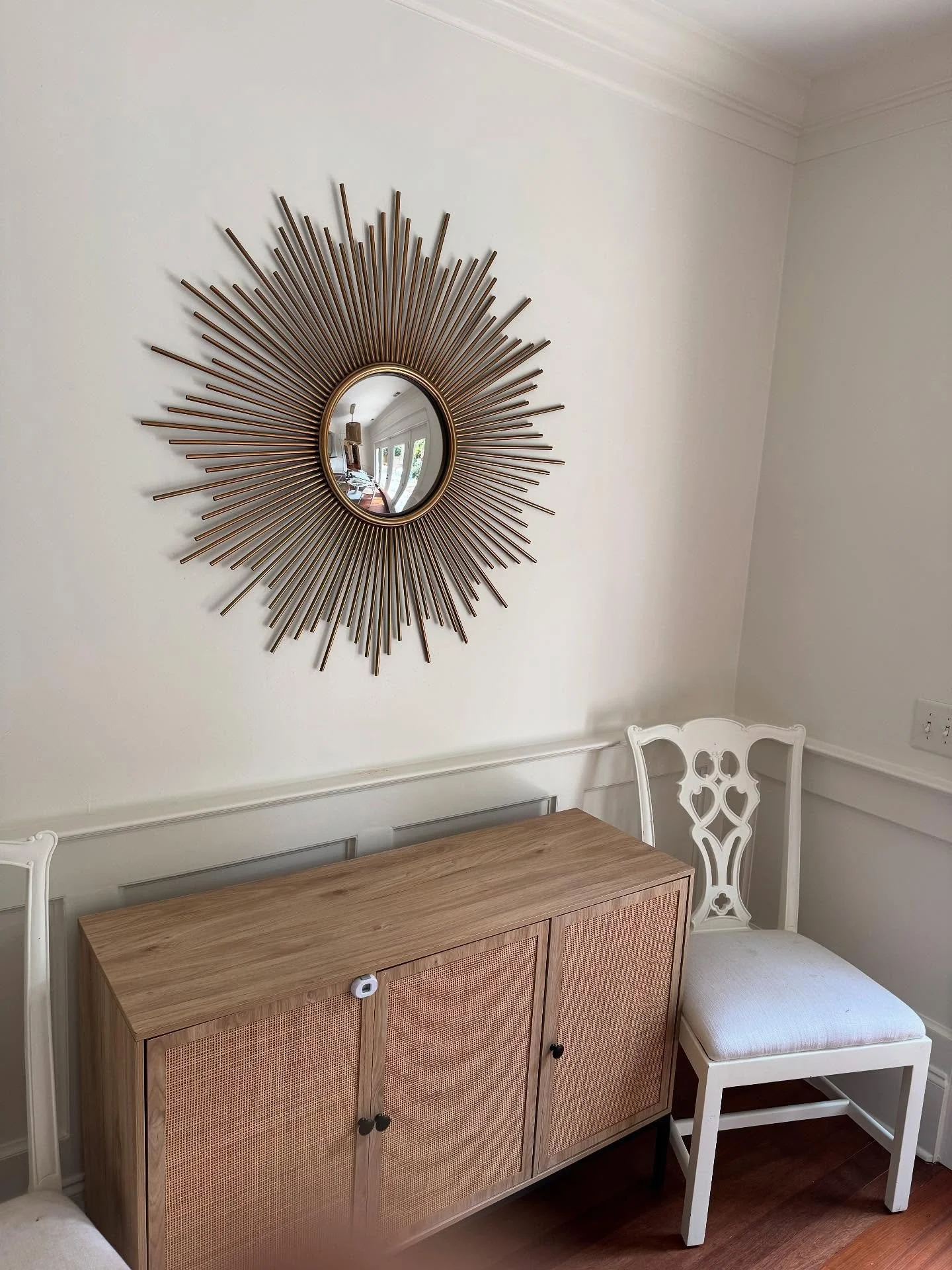 Just taking some time to reflect on these beautiful mirrors I got to put up yesterday. 🪞 
#handyman #charlestonsc #mountpleasantsc