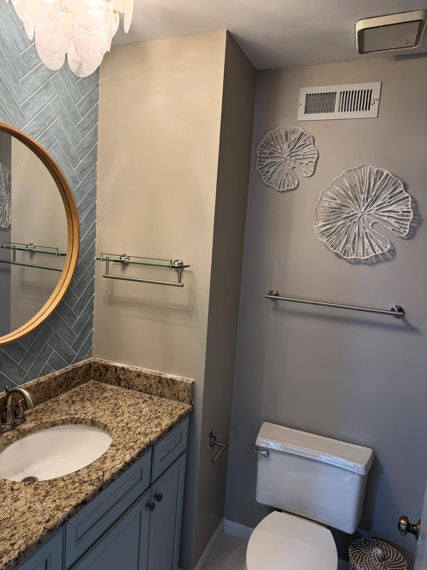 What a vibe! 🤩 Had a blast helping @elizafordinteriors get this short-term rental property ready for occupancy on Seabrook Island. 

#handyman #charlestonsouthcarolina