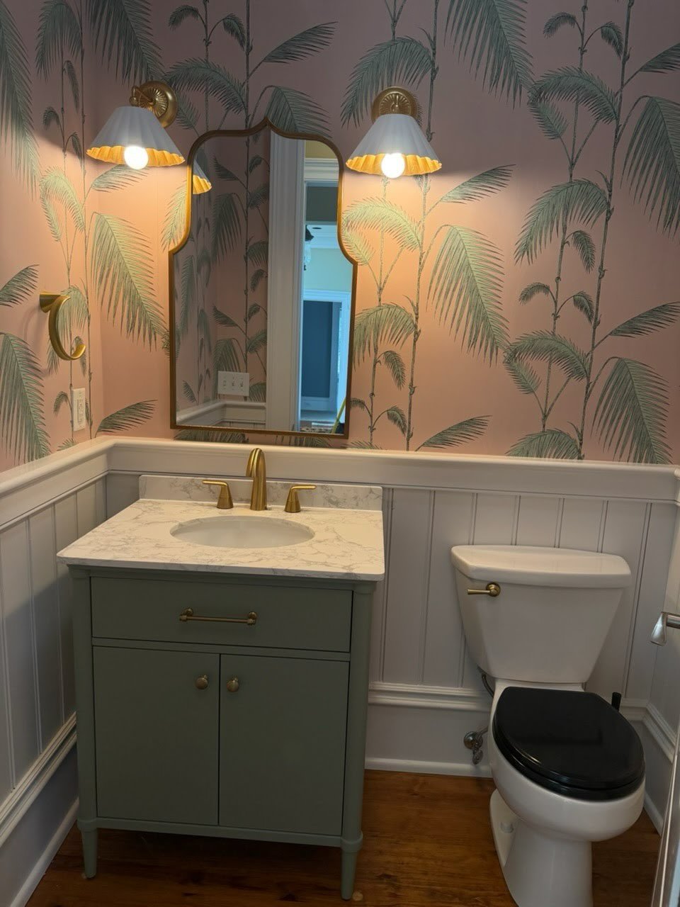 🤩 I love a transformation. So thrilled to be part of this powder room transformation from dated and boring to on-trend and sophisticated. Vanity, mirror, and accessories by me, wallpaper by SC Papers and Wallpapers. 

#handyman #charlestonsc #sulliv