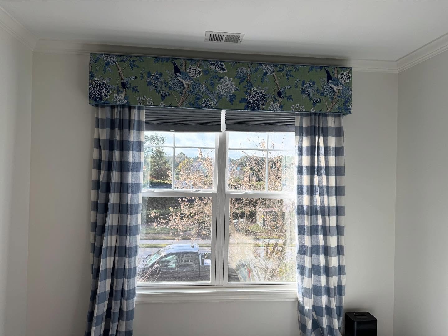 Couple of valances for you turkeys! Happy Thanksgiving. 

#handyman #charlestonsc #mountpleasantsc