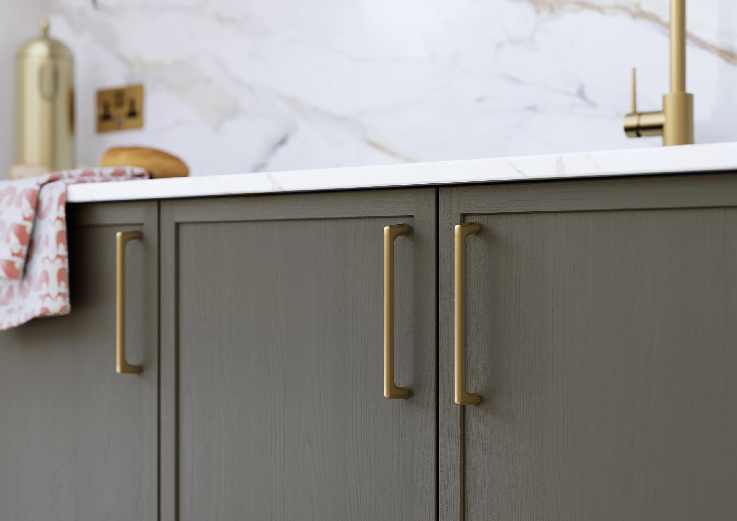 Aylesford Lava and Cashmere_D-Handle Cameo.JPG