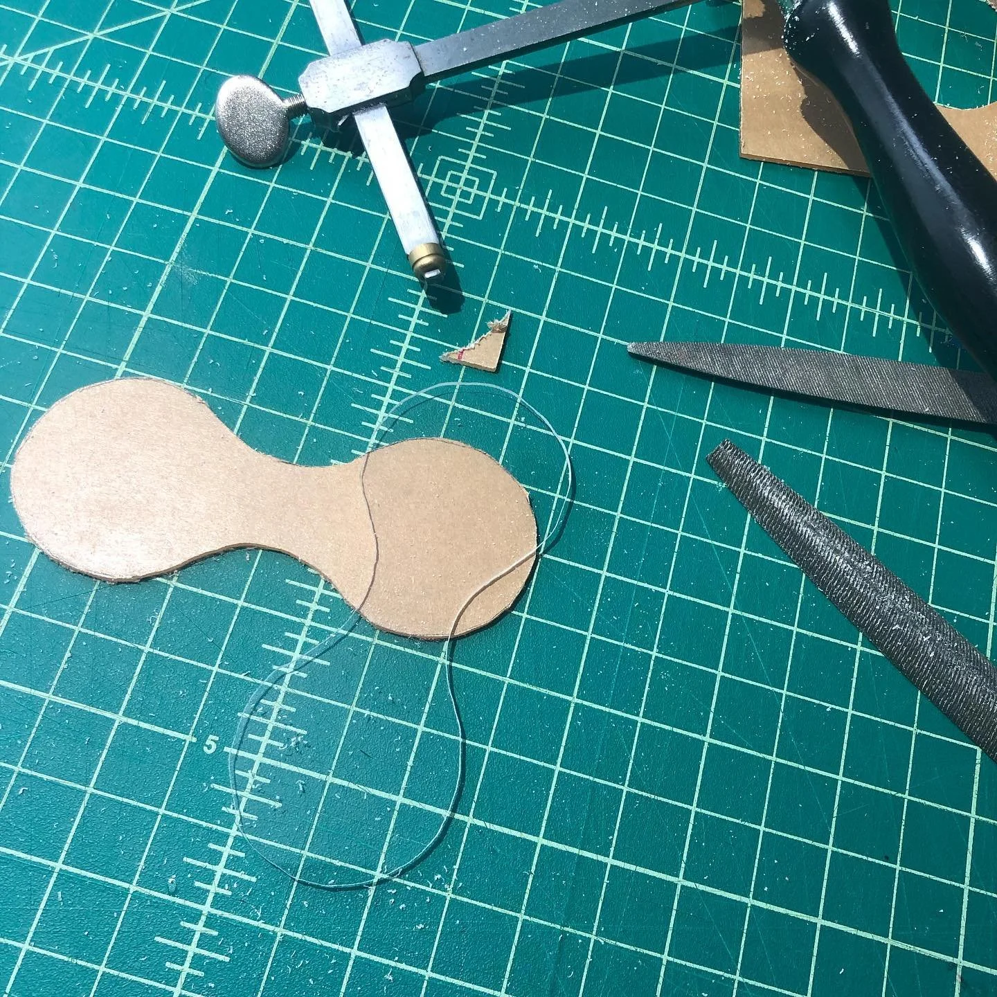 One thing about everything closing down is that I have a lot of time to work on some new projects. New things coming soon! Hope everyone&rsquo;s staying safe and healthy!

#jewelry #jewelrydesigner #acrylic #wipart #wip #artistsoninstagram
