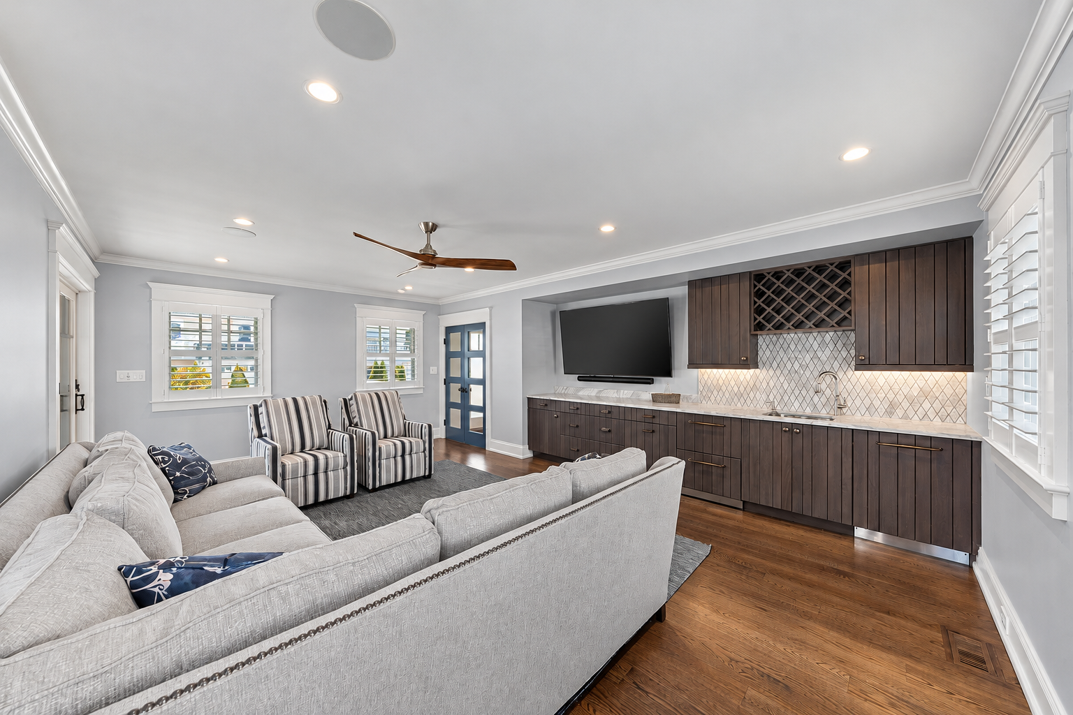 Lounge with a custom wet bar and TV, 213 57th St, Avalon, NJ