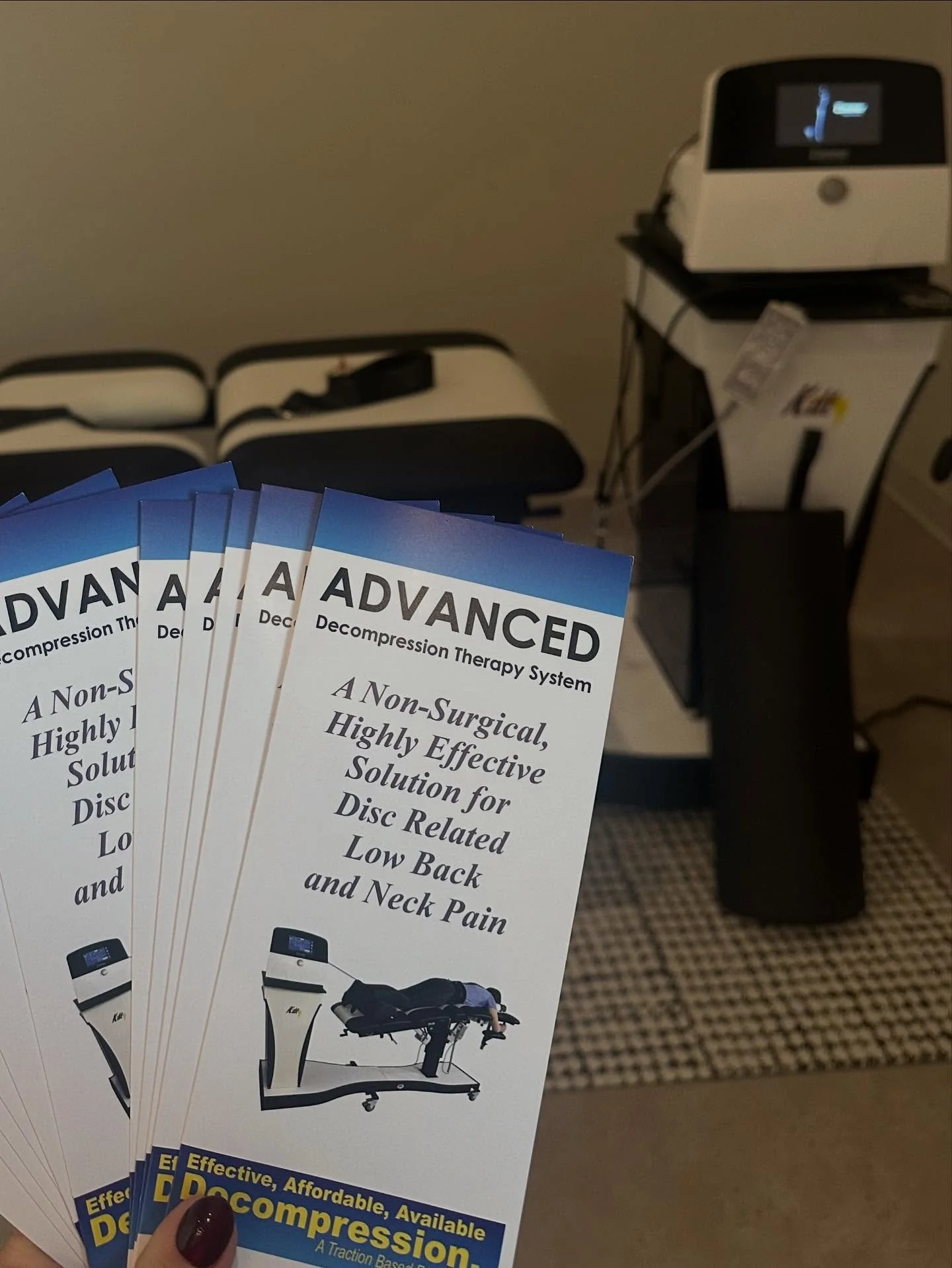 What is decompression?

Spinal or joint traction on steroids 💪🏽

This machine allows us to traction the spine and some extremity joints to decompress the spinal discs, open up the spaces between the vertebrae and take pressure off of nerves.

This 