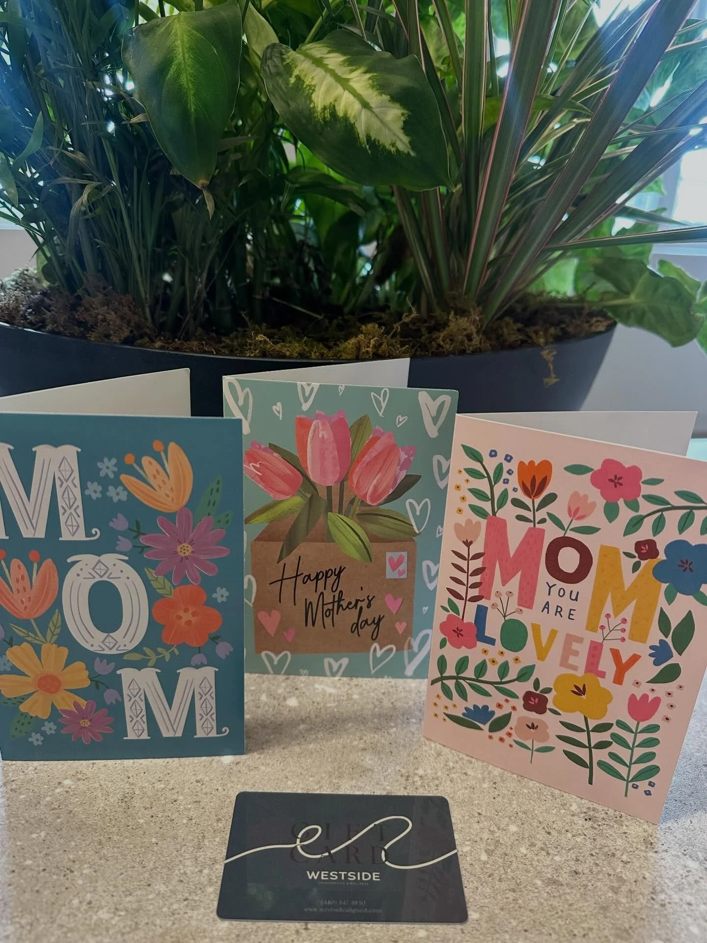 Mom deserves some relaxation this year! 

Come snag the mom in your life a gift card for a 60 or 90 minute massage ✨ AND get a free Mother's Day card with it 🌷