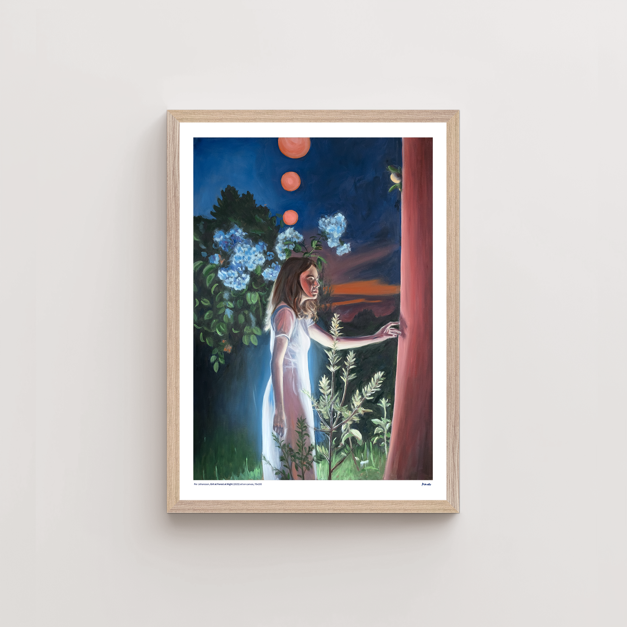 Girl at Forest at Night på vägg RAM A2 GRÅ.png