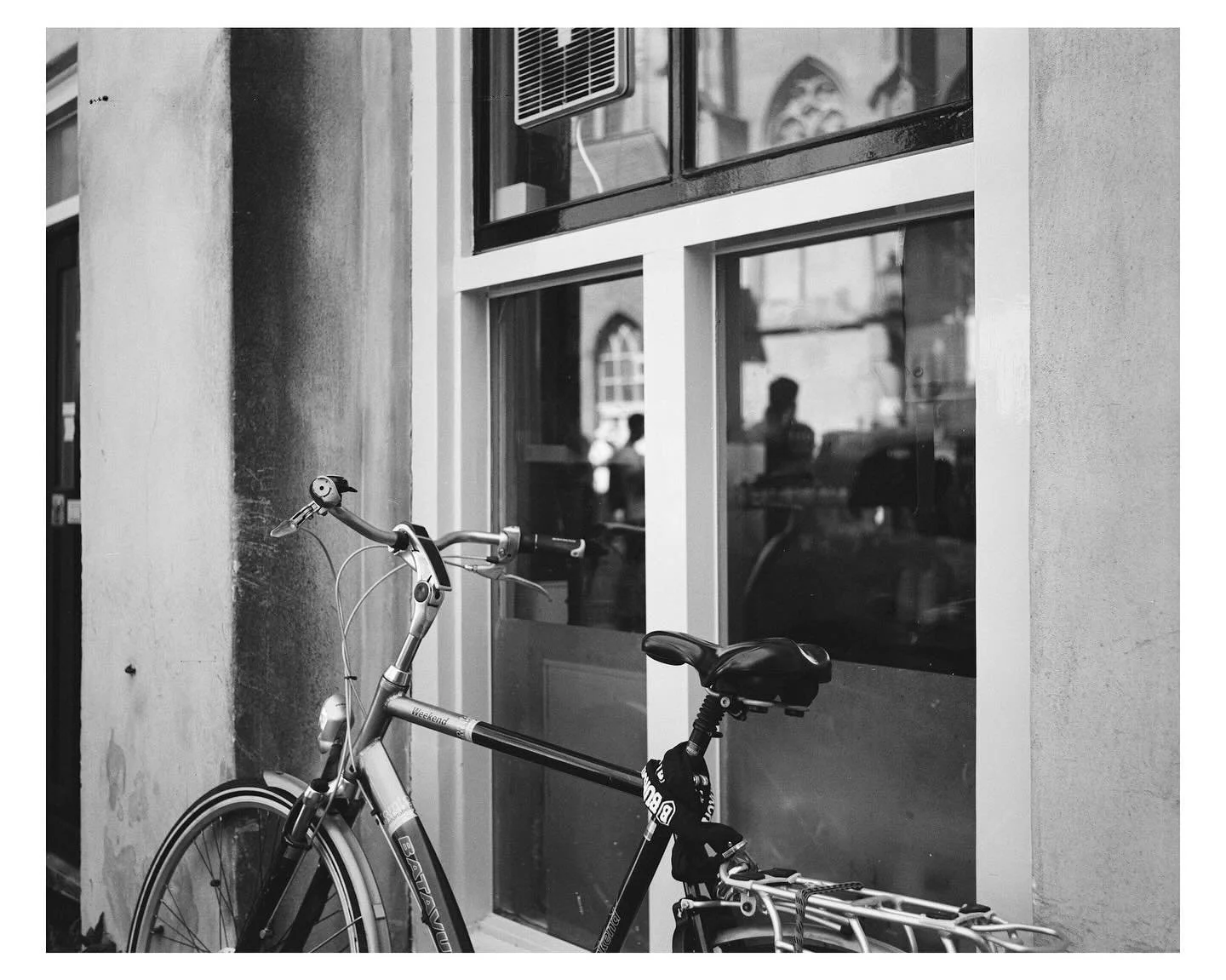 untitled.

📷 Mamiya RB67 Pro-S
🔎 Mamiya Sekor C 65mm 1:3.8
🎞️ @adoxphoto CHS II 100
🔬 @urbanfilmlab 

#theanaloguedispatch #filmfeed #filmphotography #cyriax #mrnegative #adox #adoxfilm #bike #nijmegen