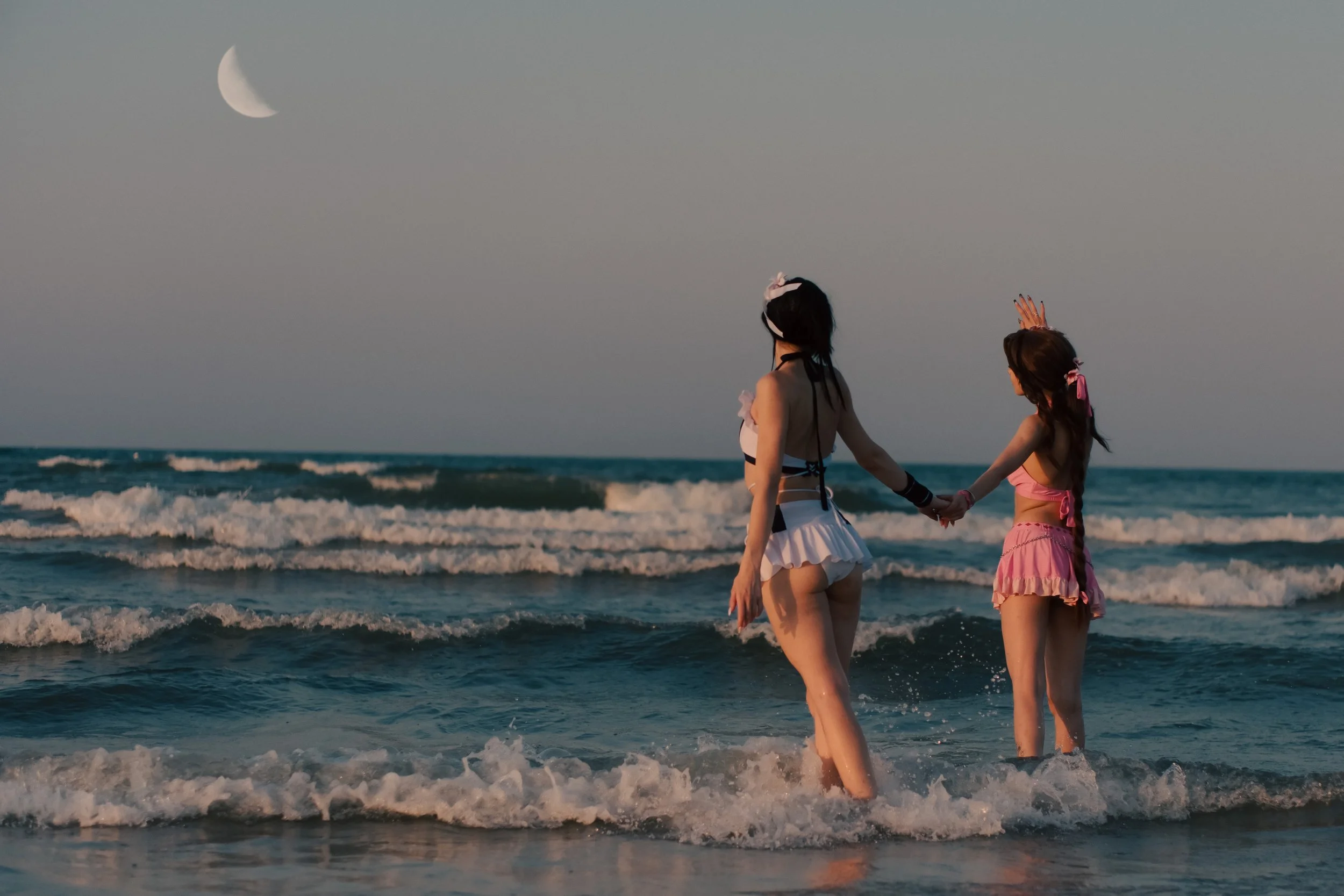 Tifa & Aerith - @valeria.graff & @nin3lle