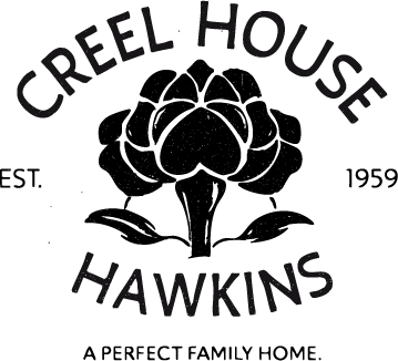 Logo avec l'inscription "Creel House Hawkins" en arc de cercle. logo vintage stranger things