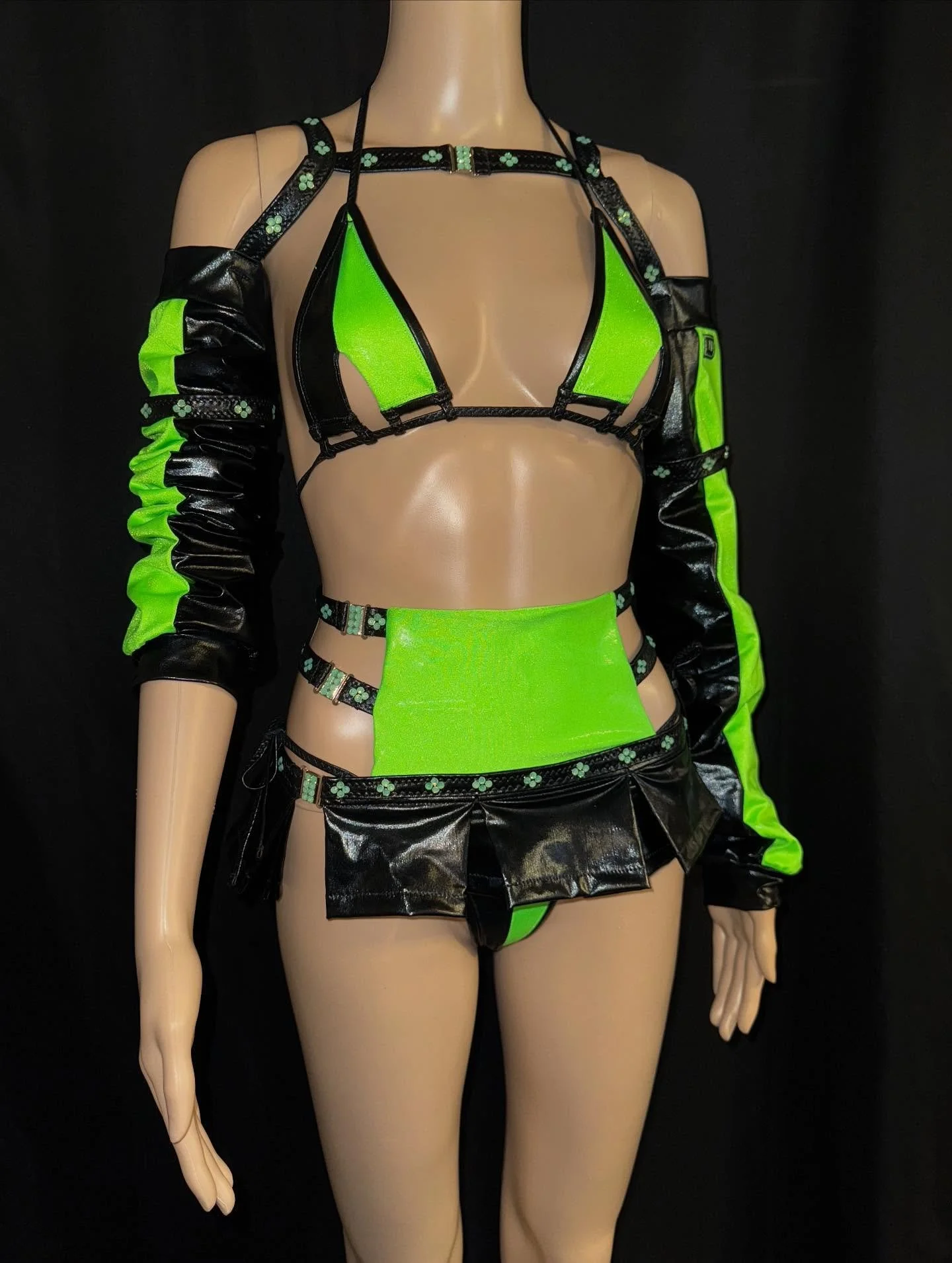 So punky 😎 #picklebossyeg #greenbikini #outfit #stage #skirt #sleeves #custom #orderhere