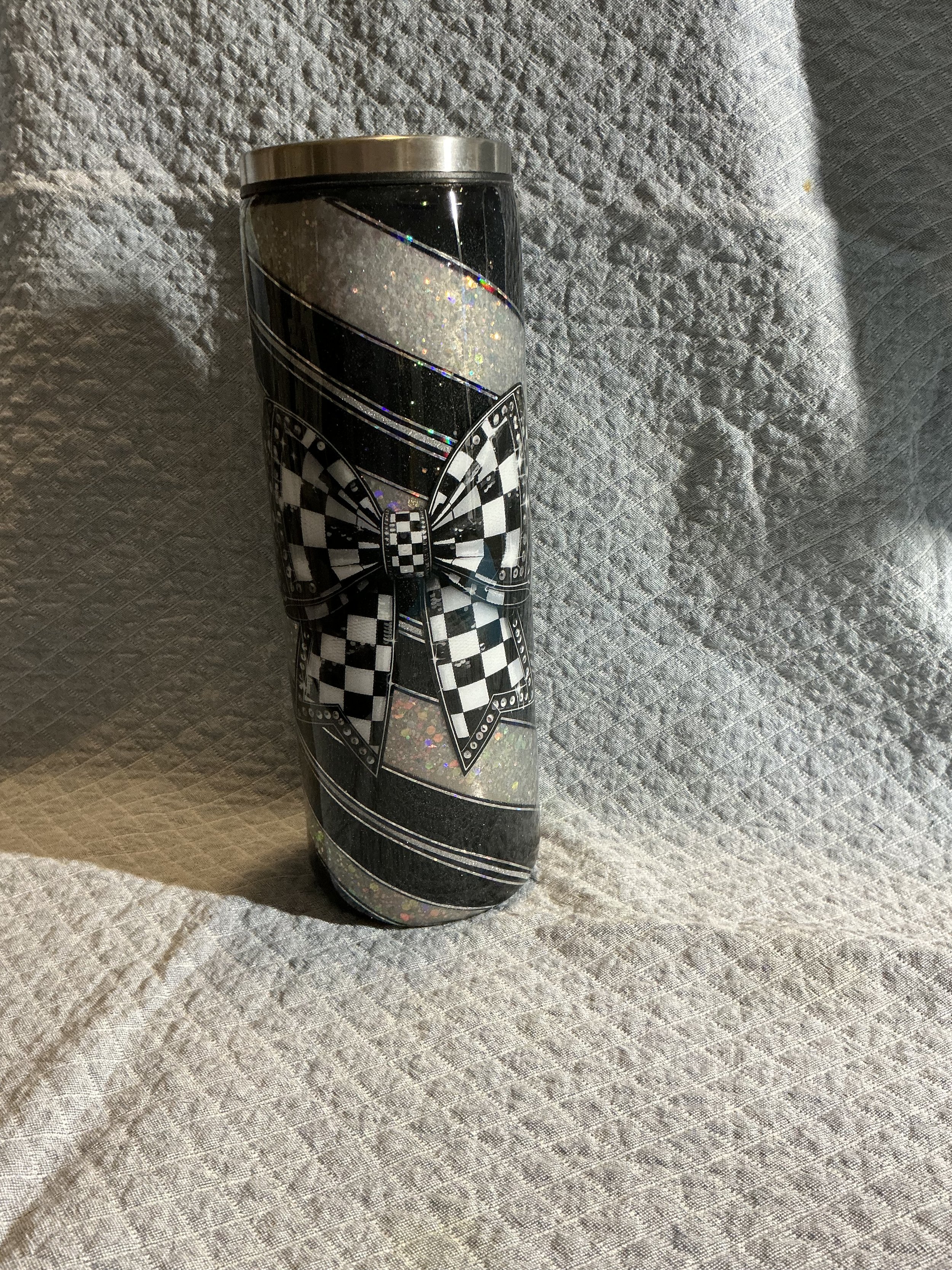 (JS) 20 oz - checkered bow - GLOW