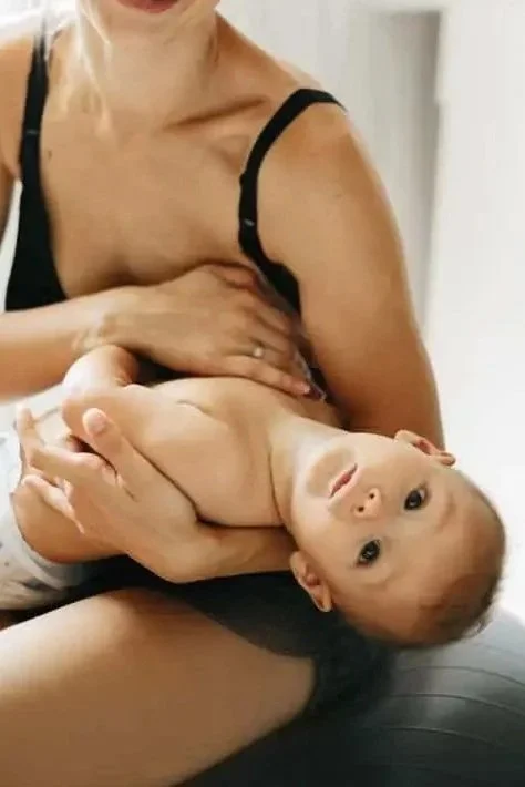 Distracted Baby at the Breast? What’s Normal (and What Can Help)
