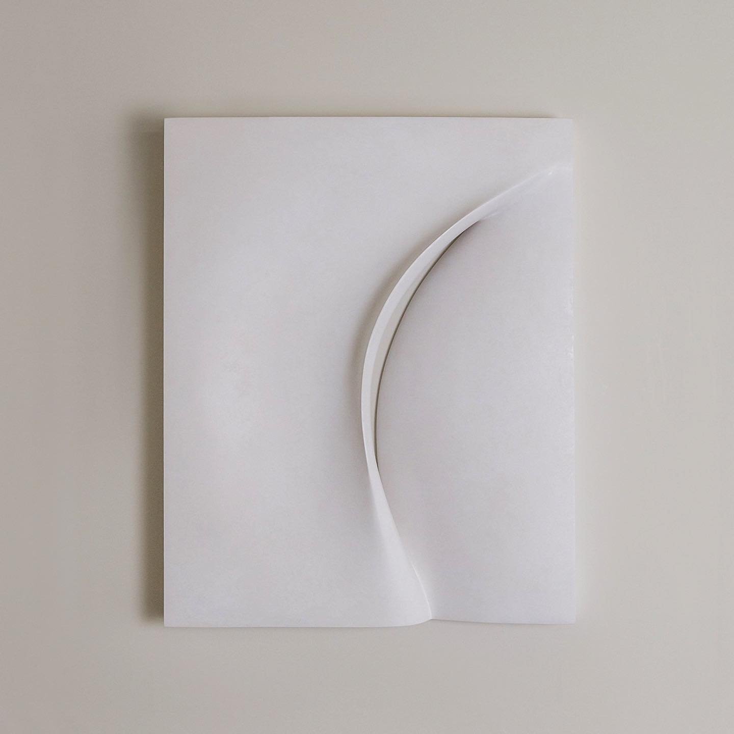 White Still Motion: Crescent Eclipse