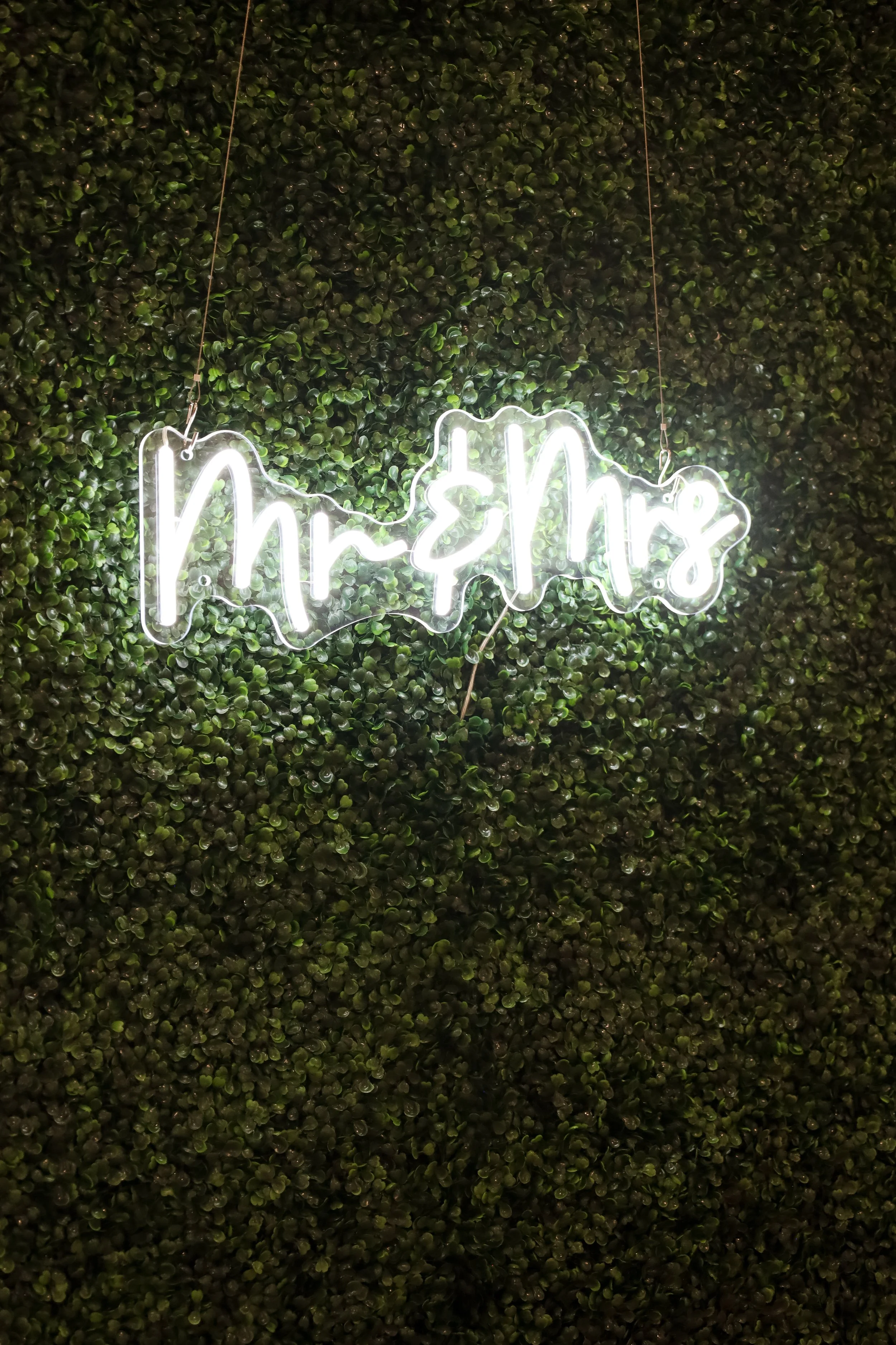 'Mr & Mrs' Neon