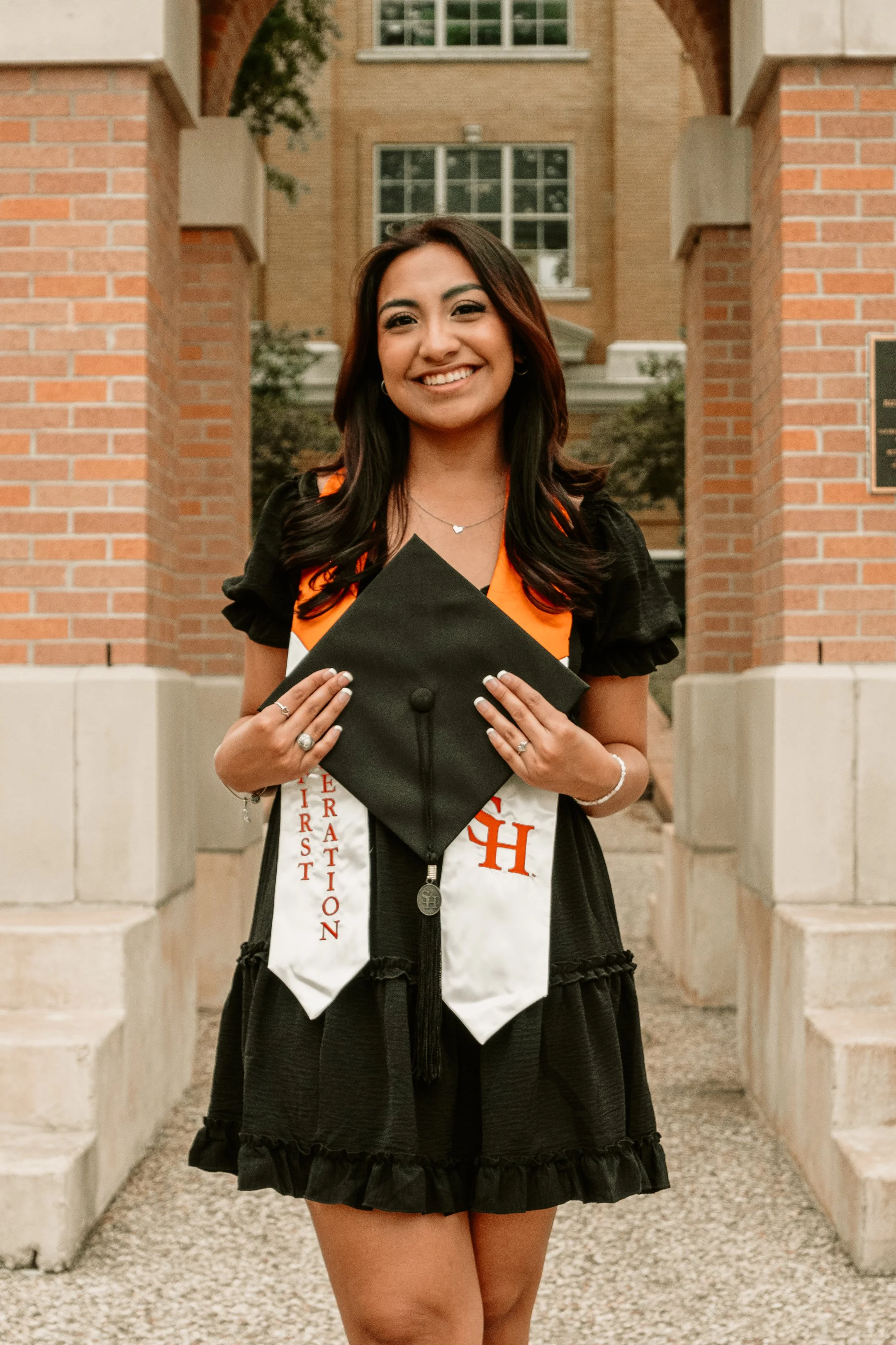 graduating student posing for grad pictures in Dallas 