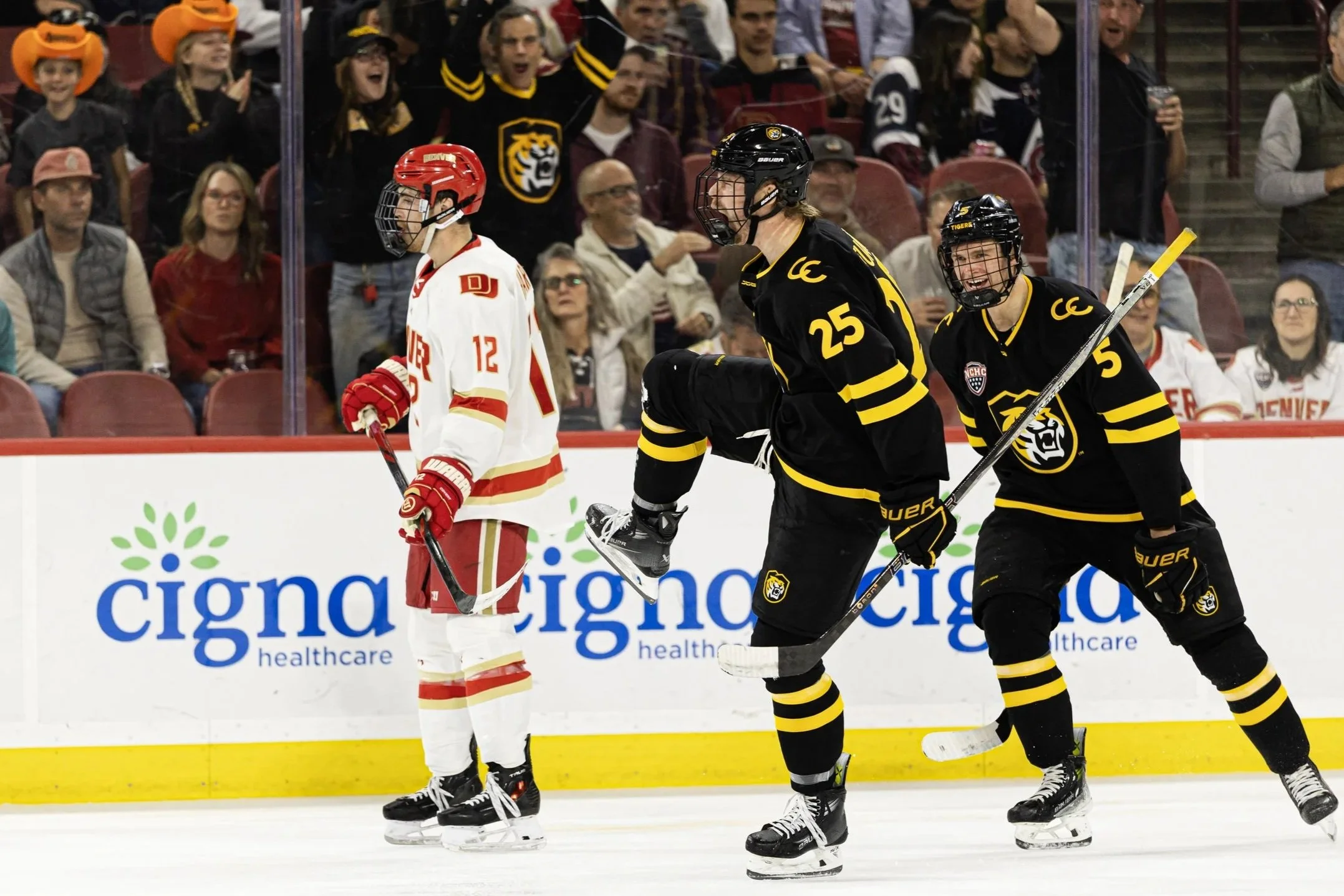 251114-CC-Hockey-at-Denver-133.jpg