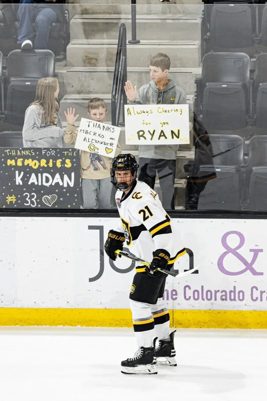 260221-CC-Hockey-vs-WMU-32.jpg