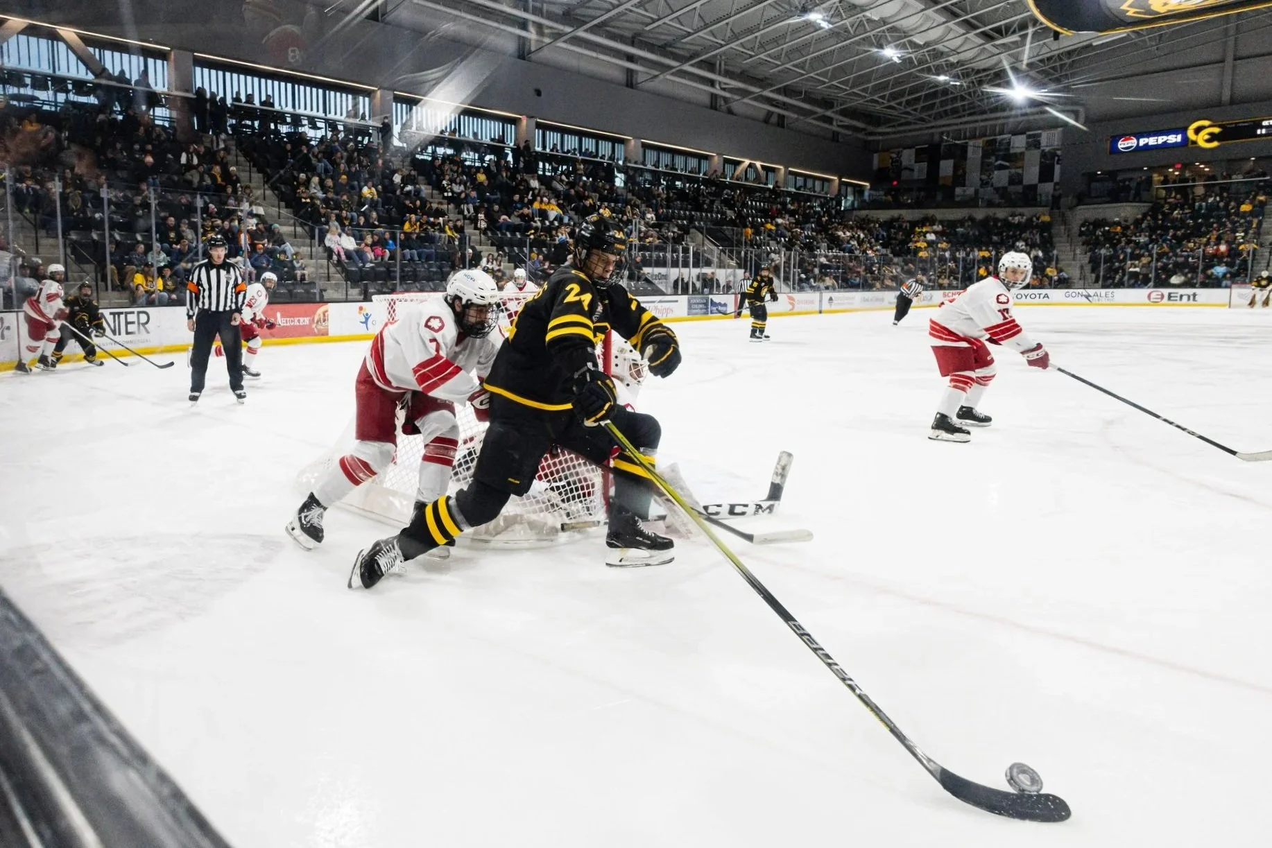 260117-CC-Hockey-vs-SFU-145.jpg
