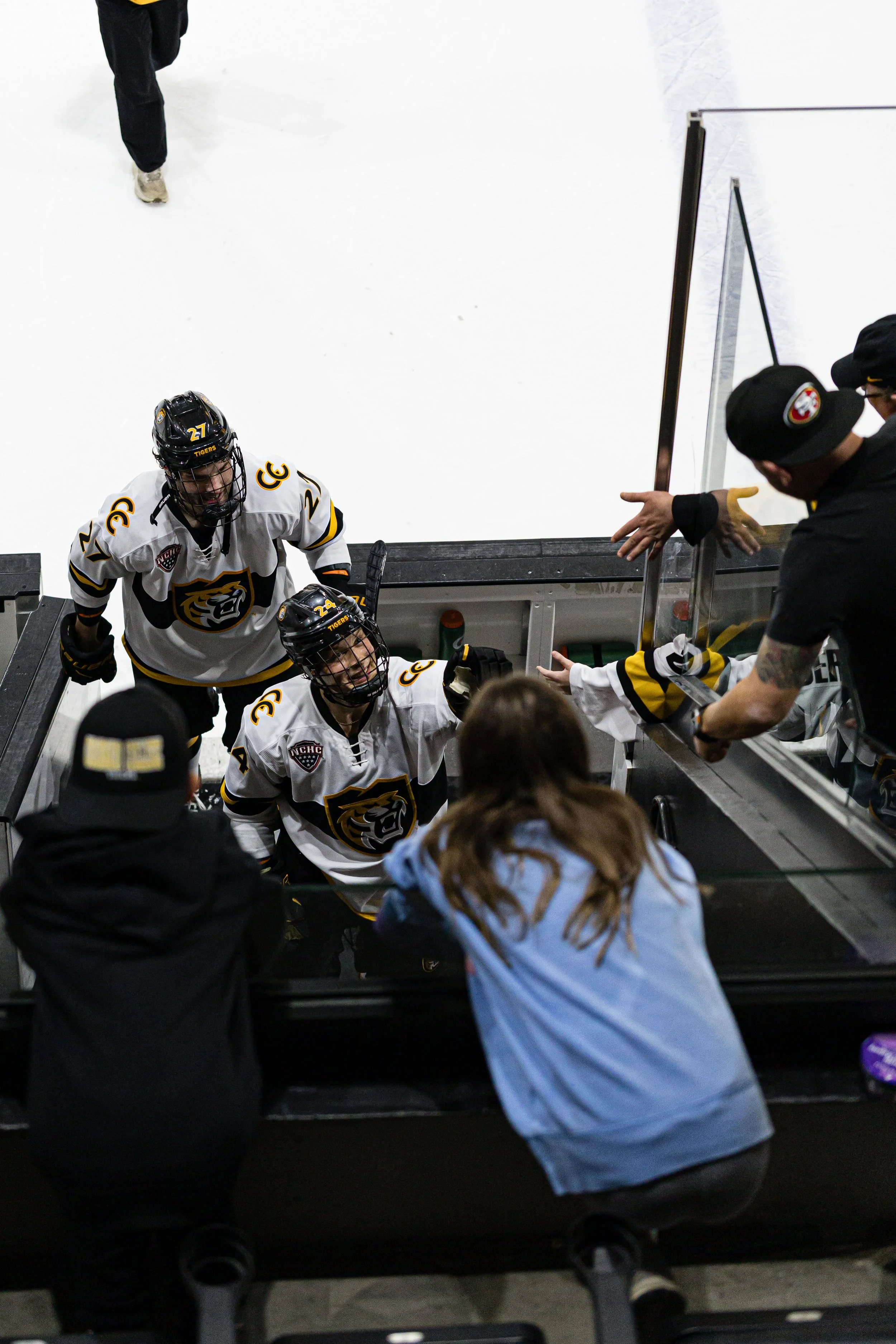 251003-CC-Hockey-UConn-295.jpg
