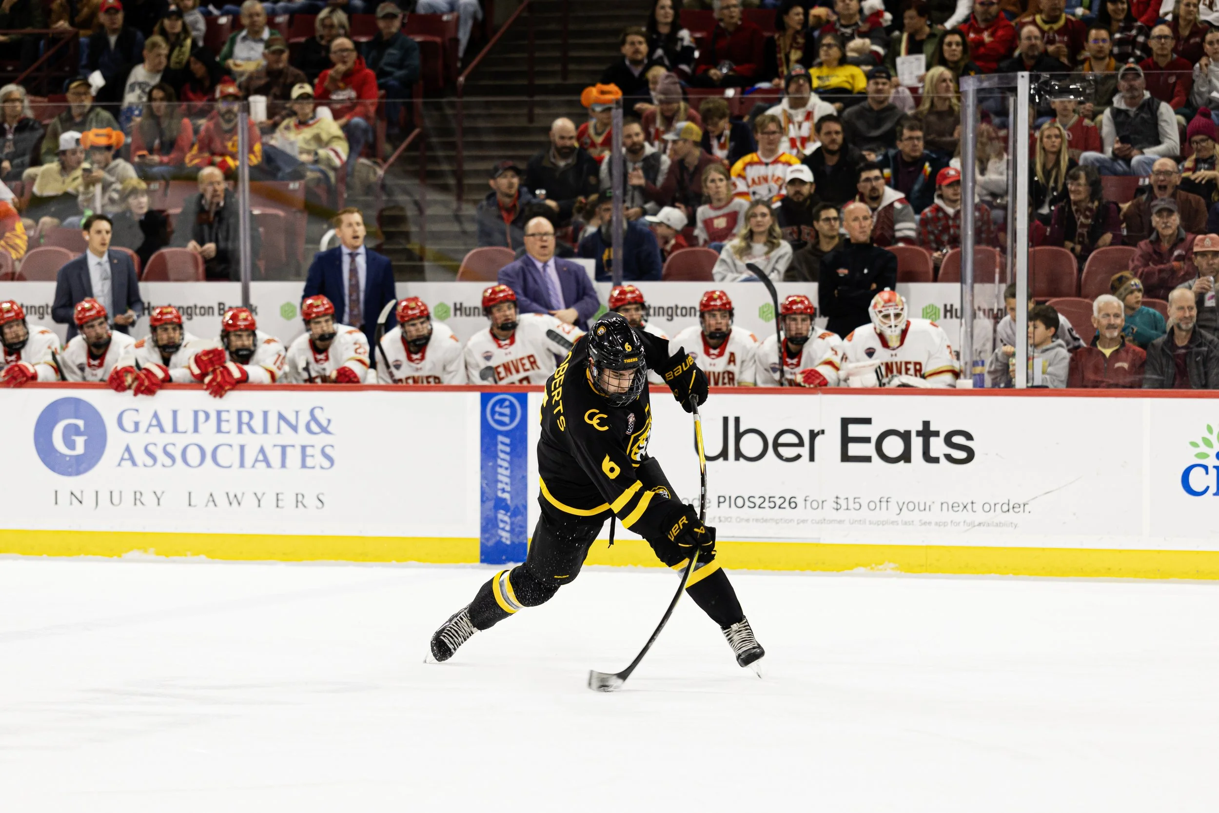 251114-CC-Hockey-at-Denver-44.jpg