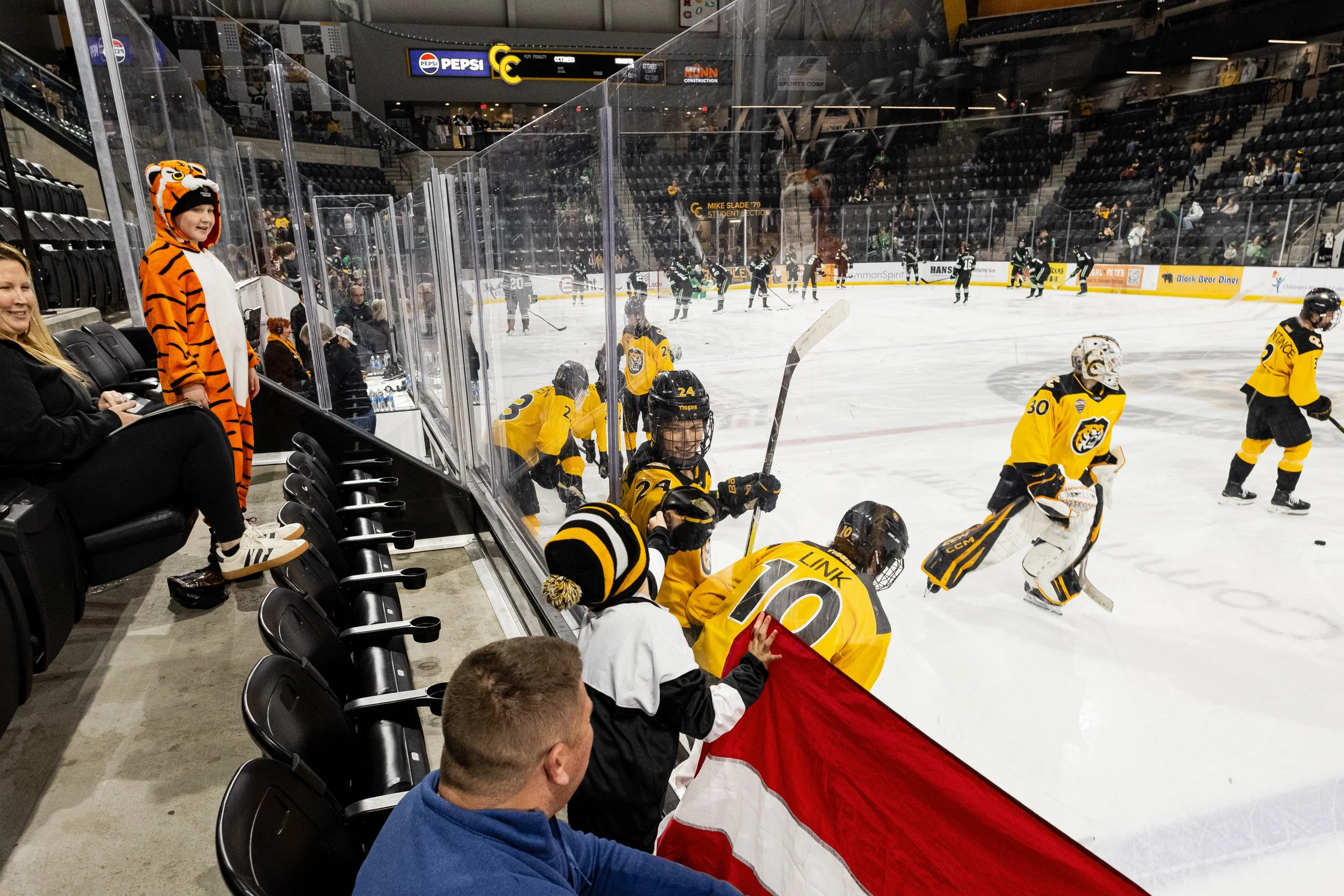 260110-CC-Hockey-vs-UND-12.jpg