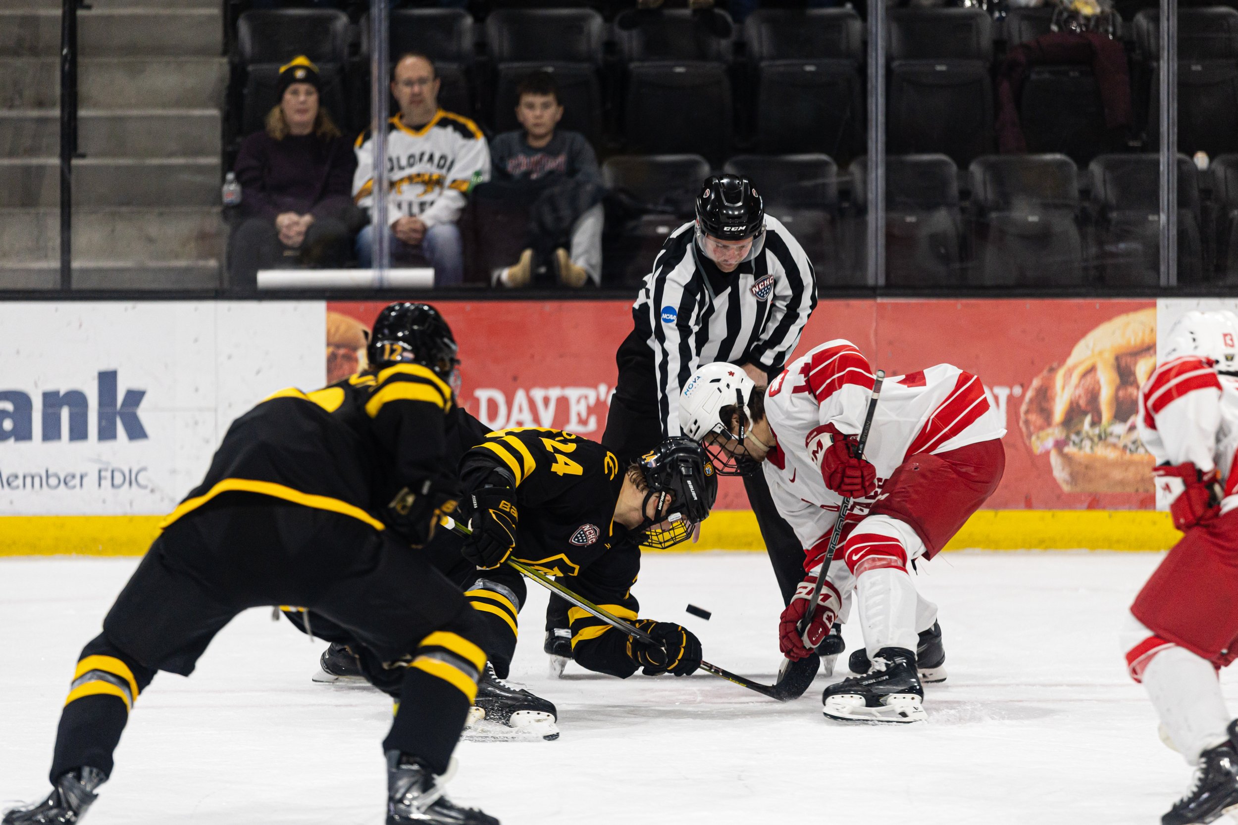 260117-CC-Hockey-vs-SFU-175.jpg