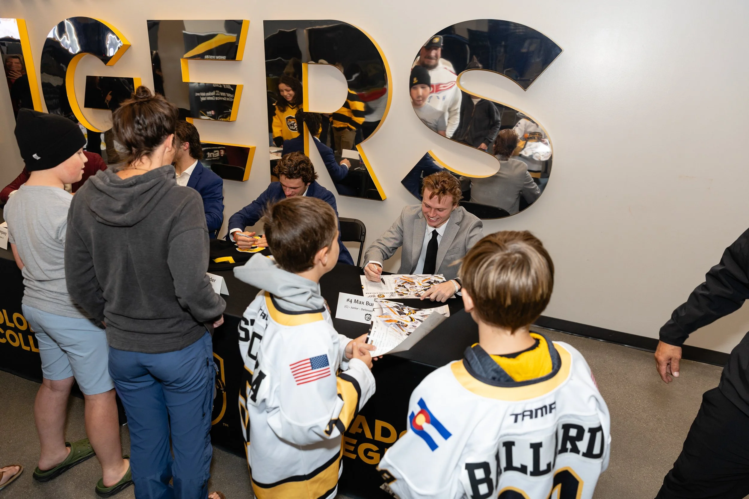 251004-CC-Hockey-UConn-202.jpg