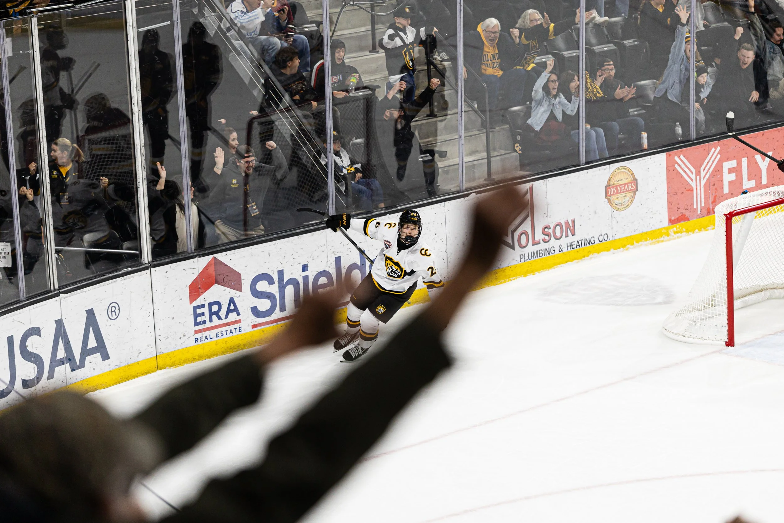 251122-CC-Hockey-vs-UMD-114.jpg