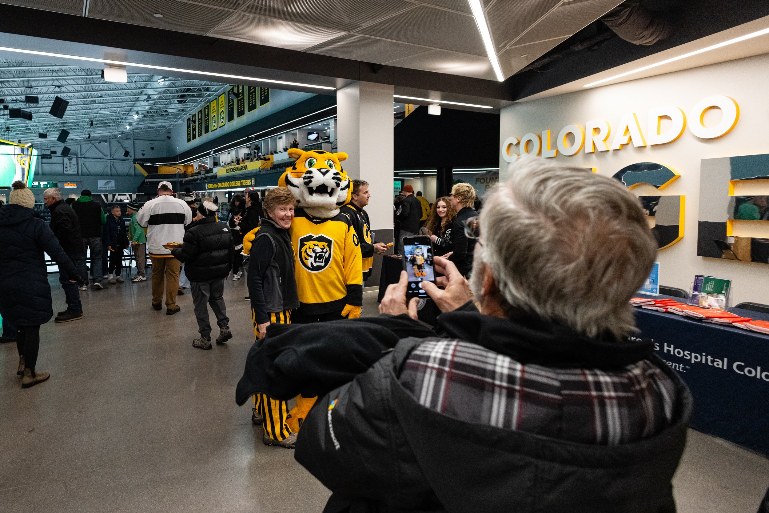 260110-CC-Hockey-vs-UND-10.jpg