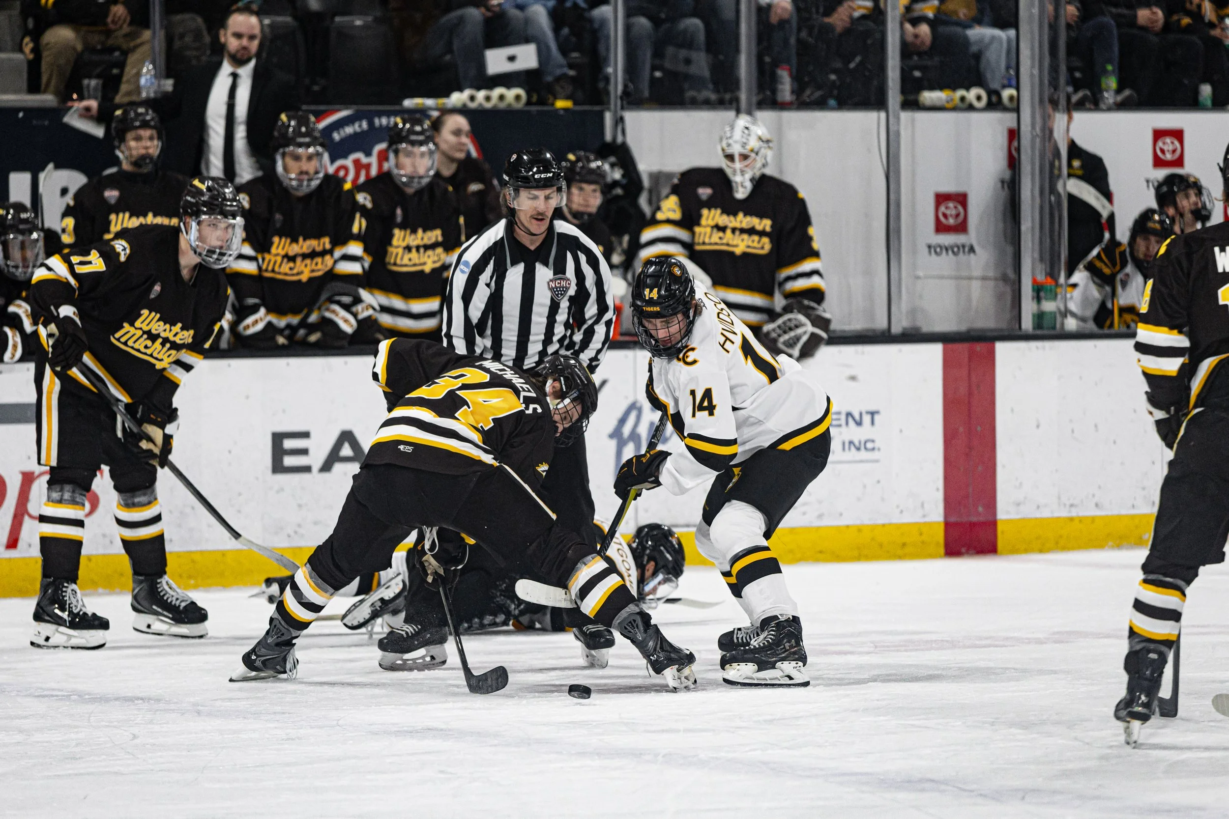 260220-CC-Hockey-vs-WMU-114.jpg