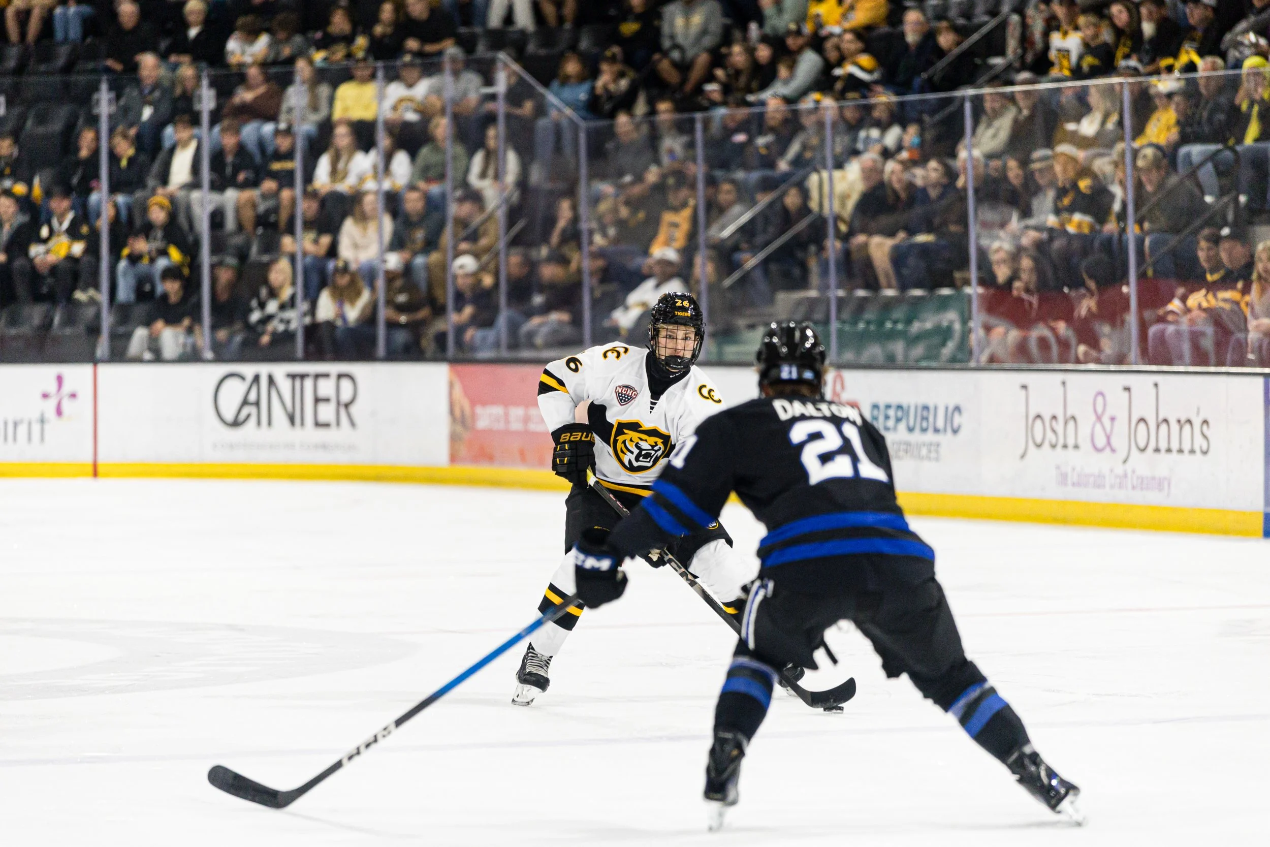 251010-CC-Hockey-vs-Bentley-50.jpg