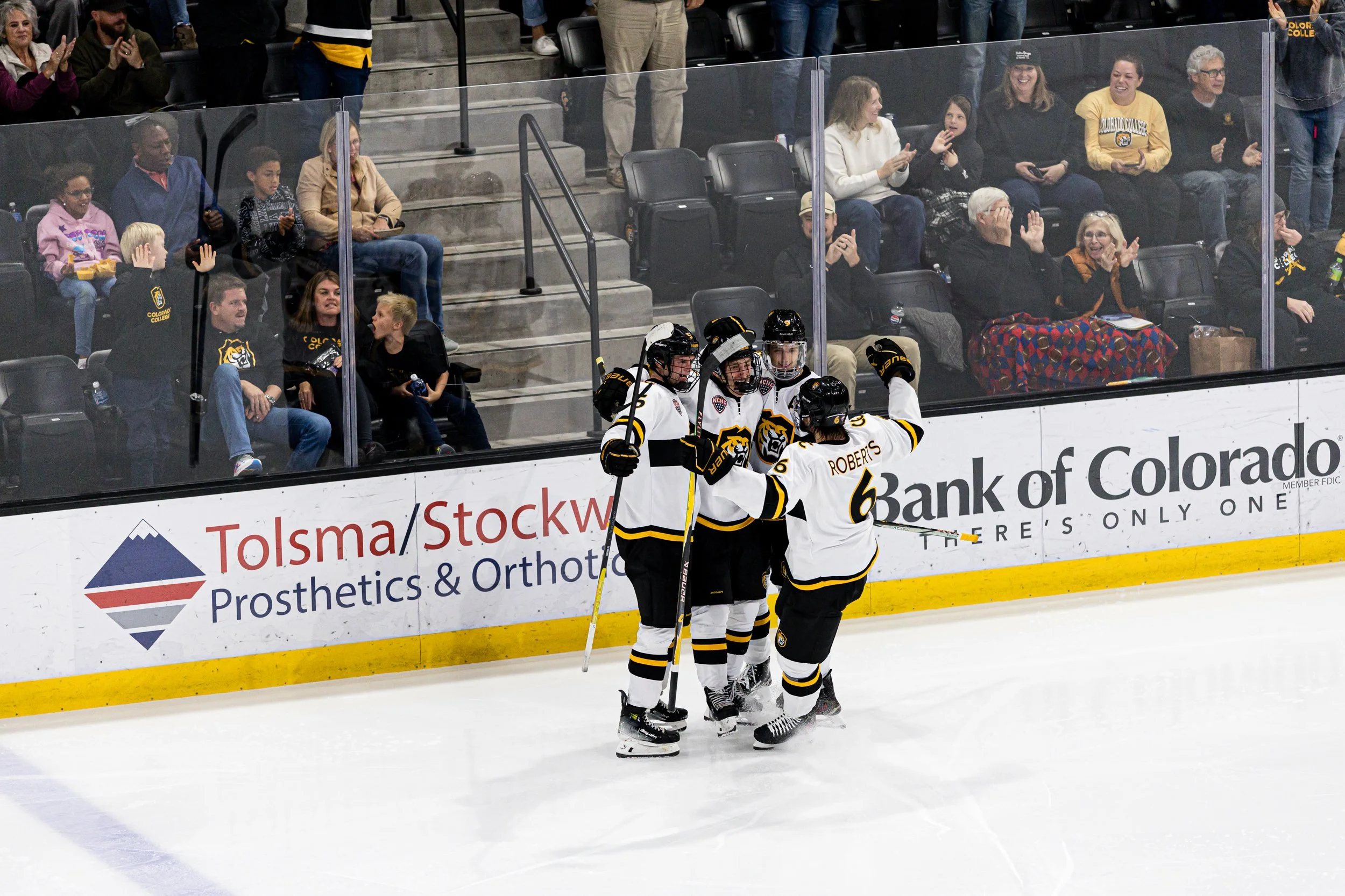 251010-CC-Hockey-vs-Bentley-180.jpg