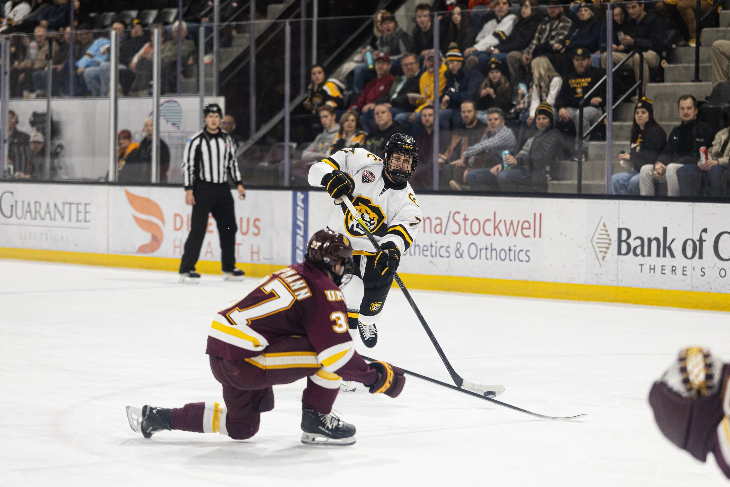 251121-CC-Hockey-vs-UMD-64.jpg
