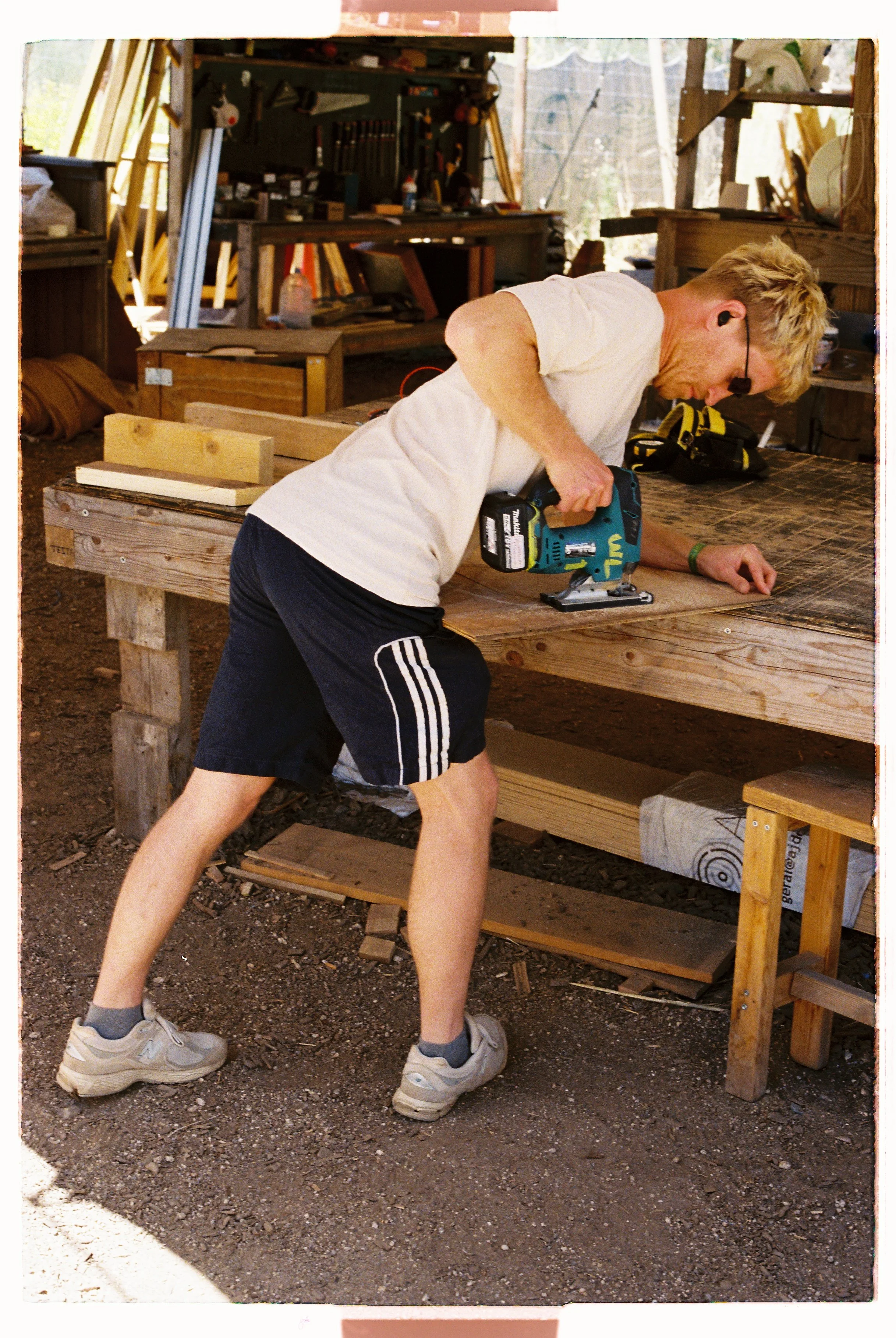R1-09017-028A.jpg