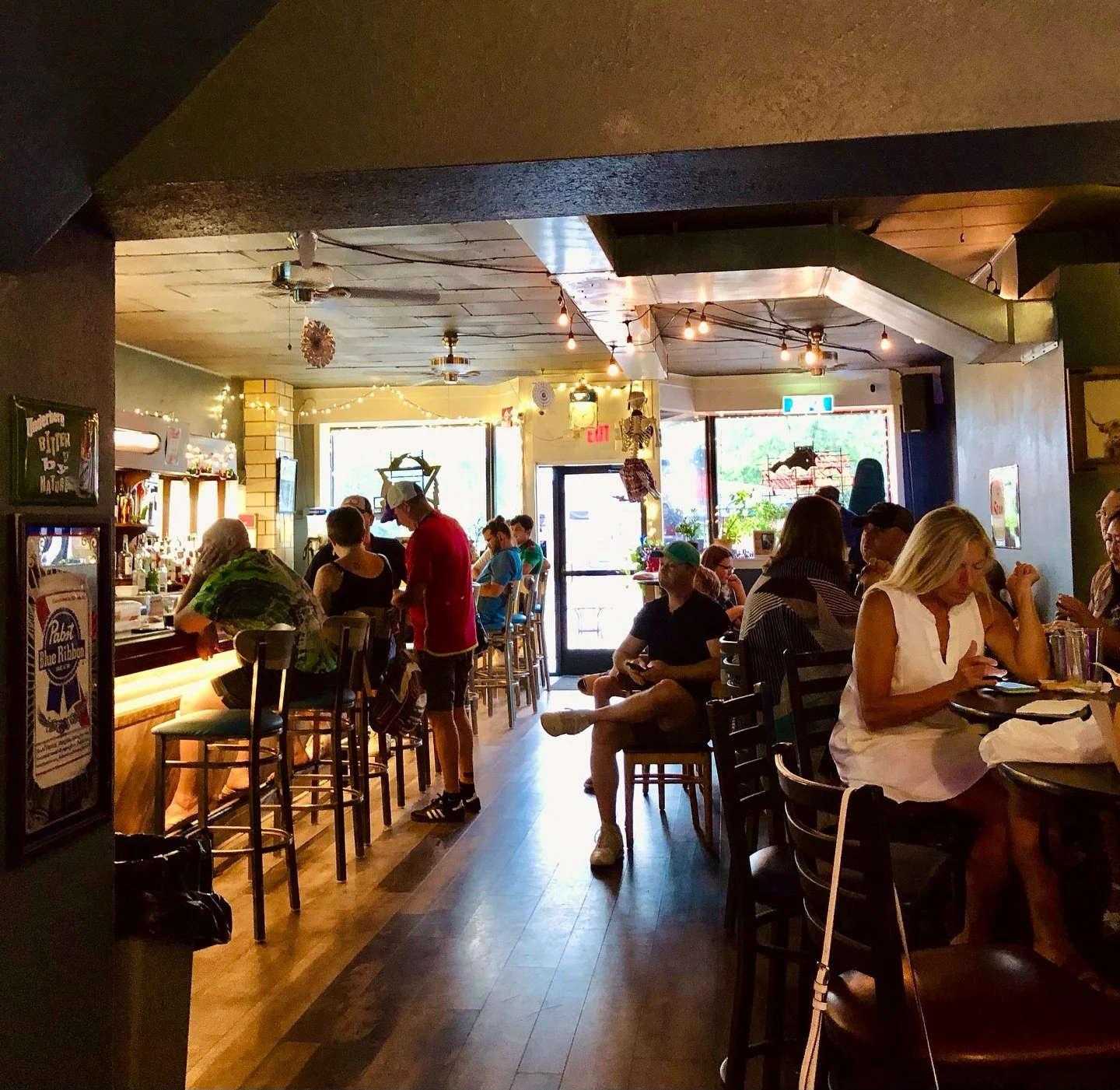 Playing with Midwest Summers @sammslastchancesaloon from 5-8PM!
. . .
Also had an AMAZING lunch @edsdelicatessenedwardsville