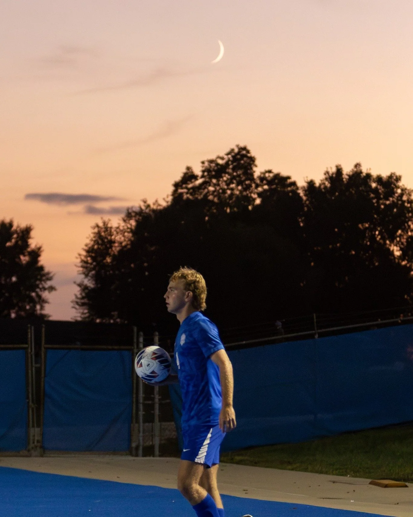 The @qhs_soccer  team had heart fought game Wednesday against Moline that didn't go our way with a 0-7 final in Moline's favor. Let's cheer the boys on as they head to Jefferson City today!!!

Full gallery at dayoffmedia.org